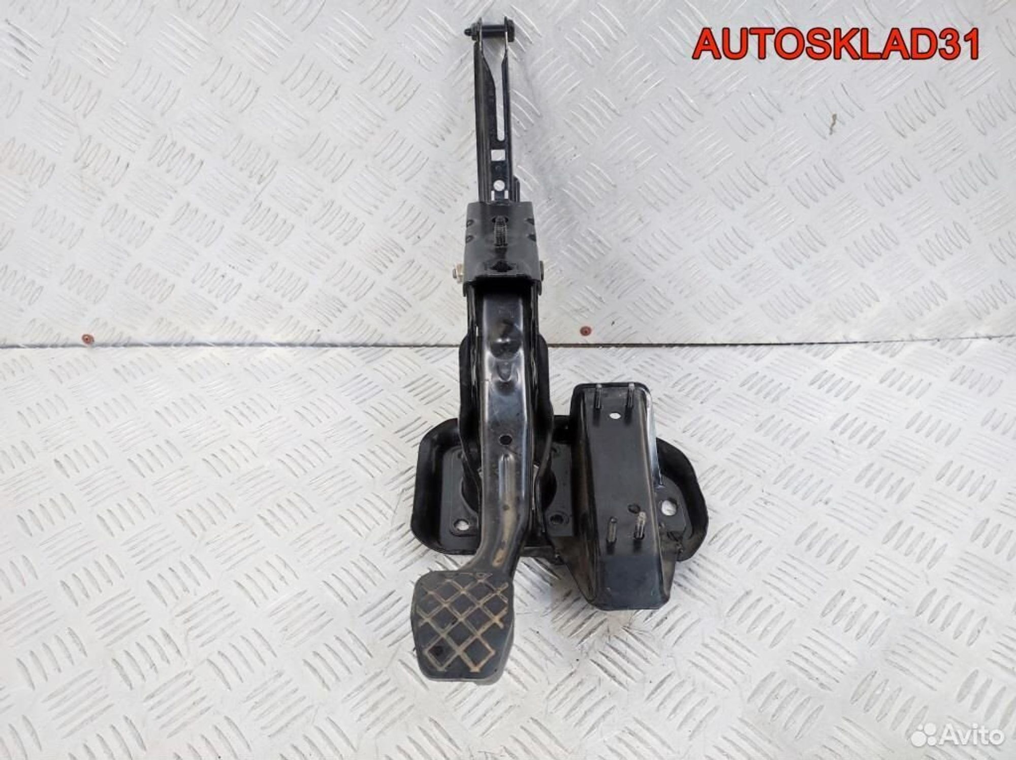 Педаль сцеплени с кронштейном VW Golf 4 1J1721101C, 1100 рублей, Дубовое