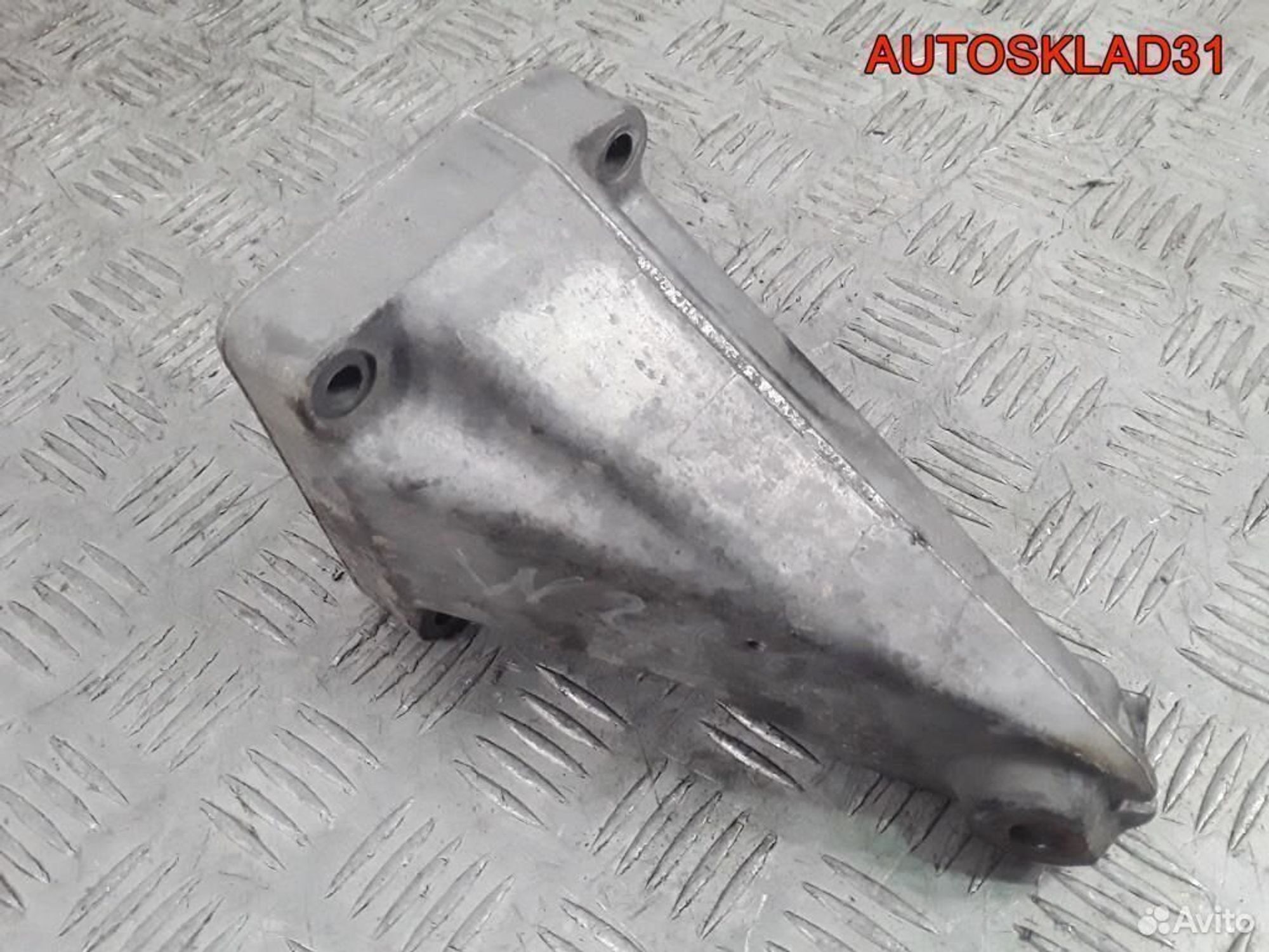 Кронштейн двигателя правый Mercedes W211 2.2 646, 600 рублей, Дубовое