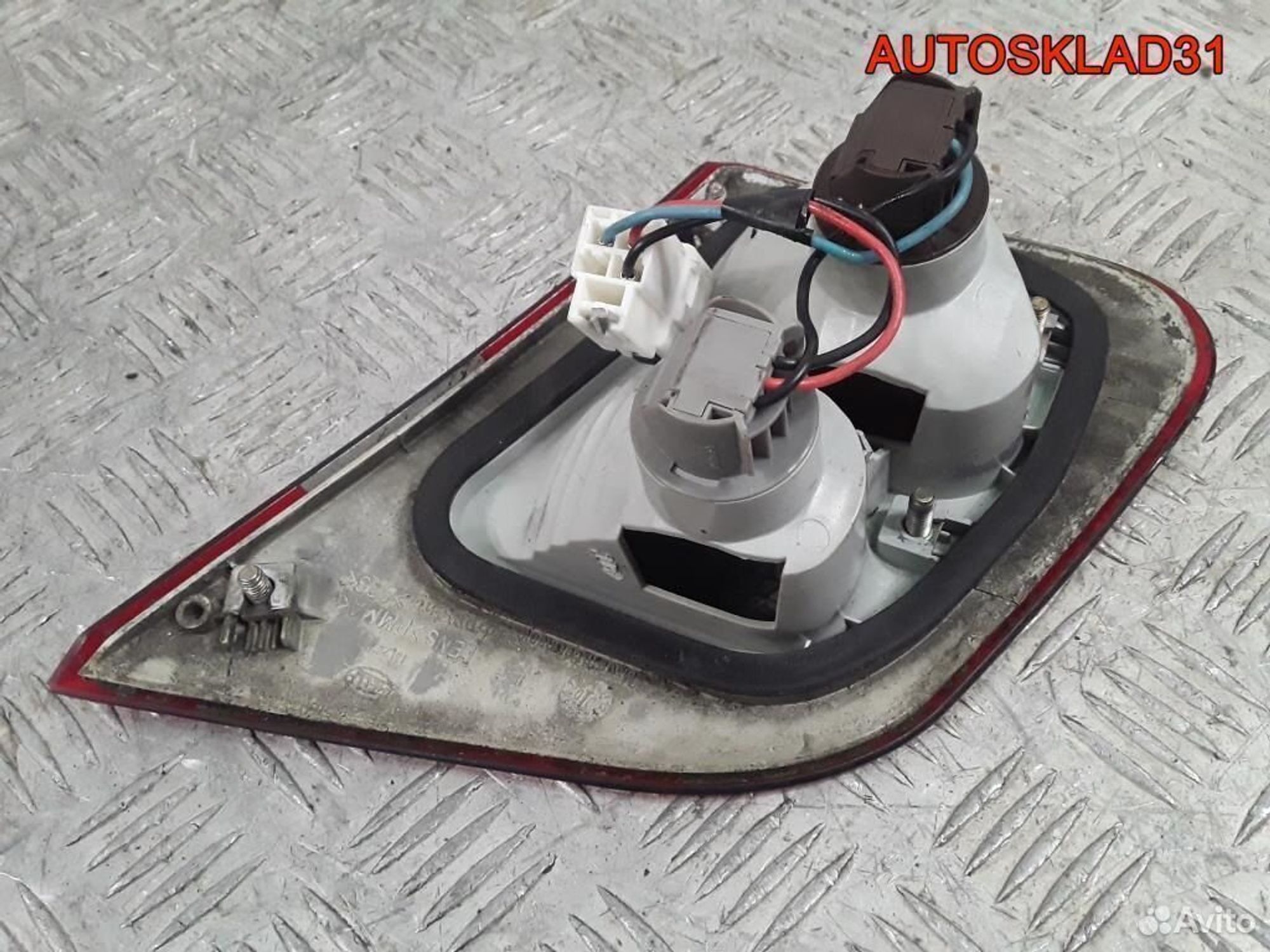 Фонарь задний внутренний левый Митсубиси Каризма, 1300 рублей, Дубовое