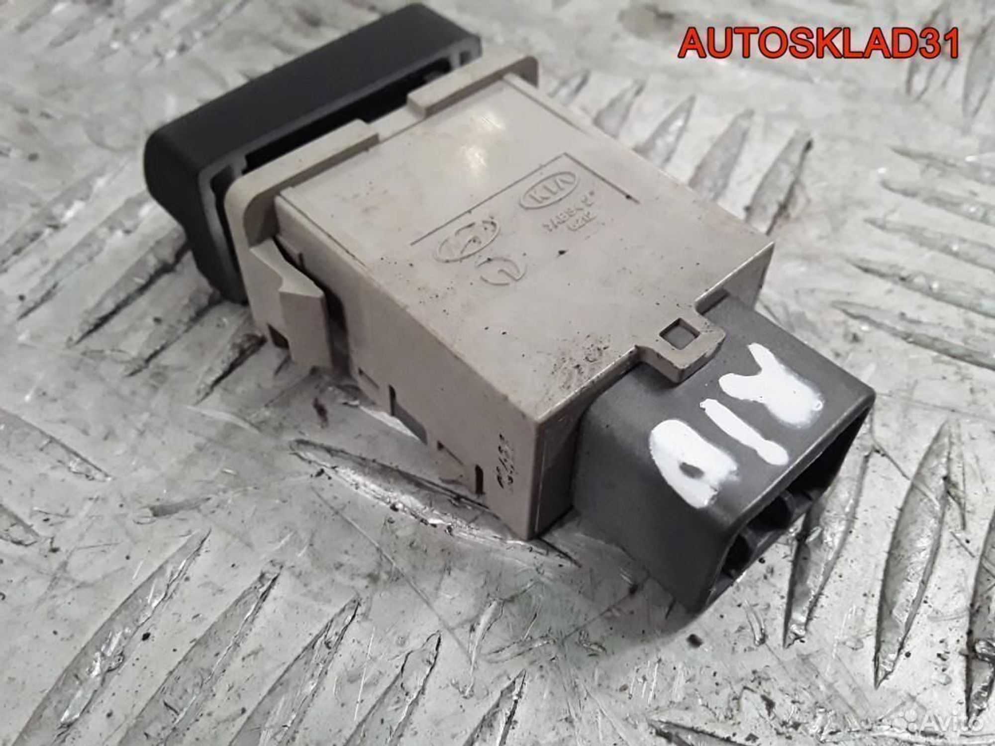 Кнопка обогрева заднего стекла Kia Rio 937101G000, 600 рублей, Дубовое