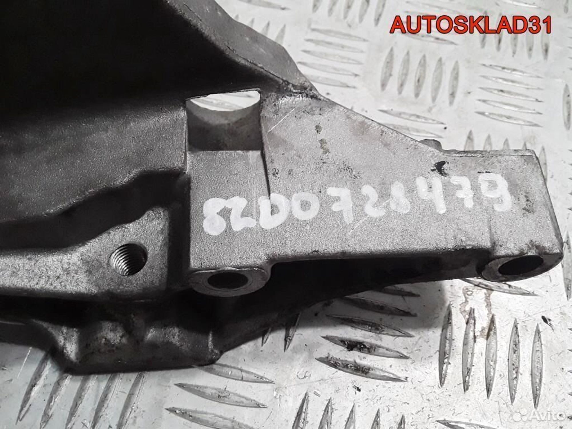 Кронштейн двигателя R Renault Logan 8200728479, 2100 рублей, Дубовое