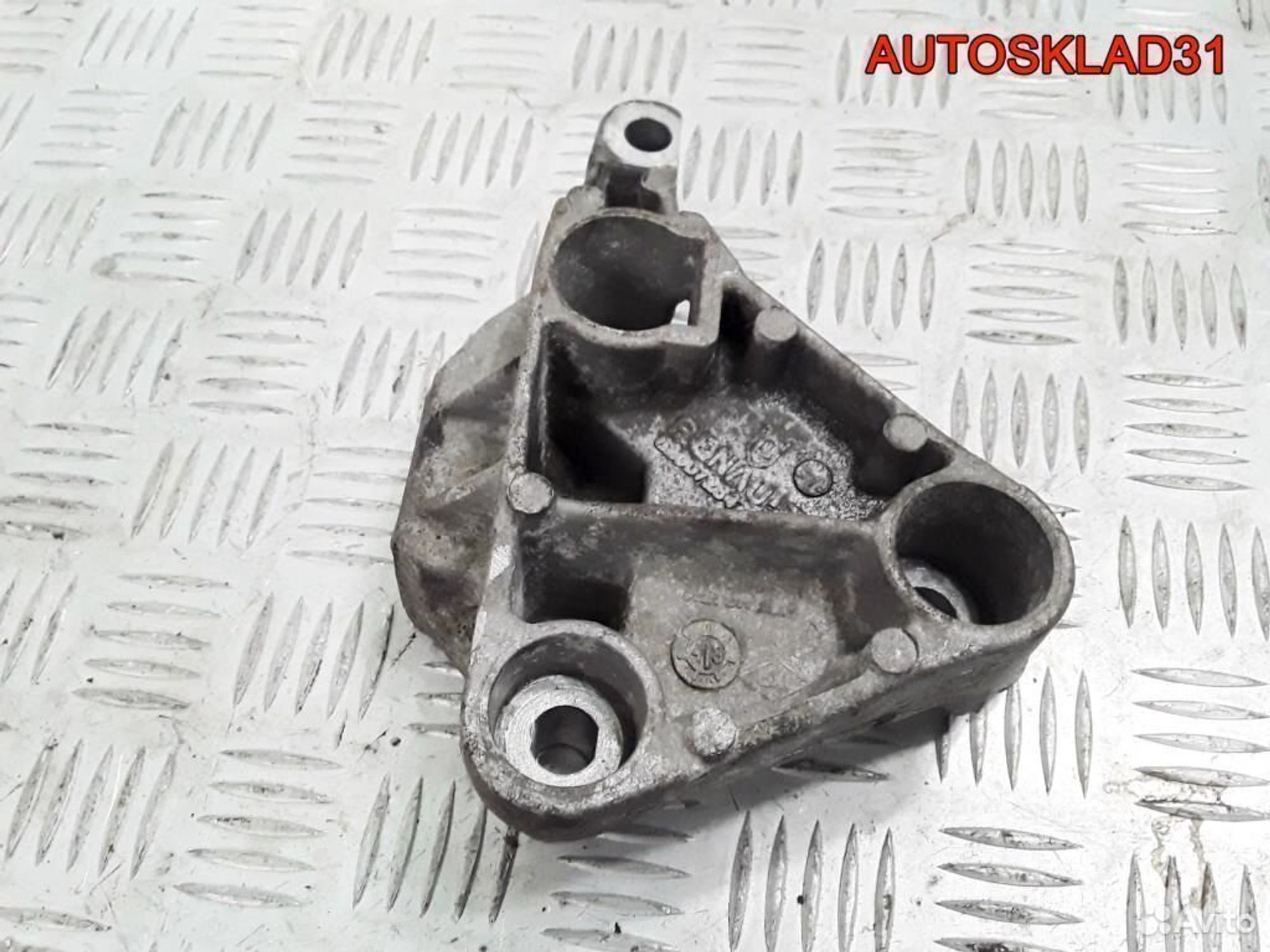 Кронштейн двигателя R Renault Logan 8200728479, 2100 рублей, Дубовое