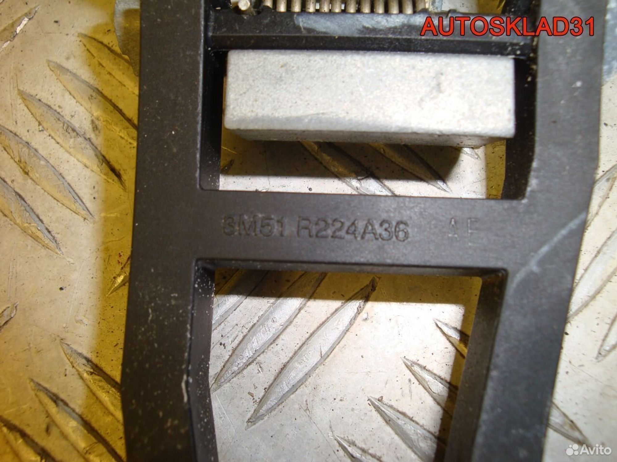 Кронштейн ручки двери Ford Focus 2 3M51R224A36AE, 500 рублей, Дубовое