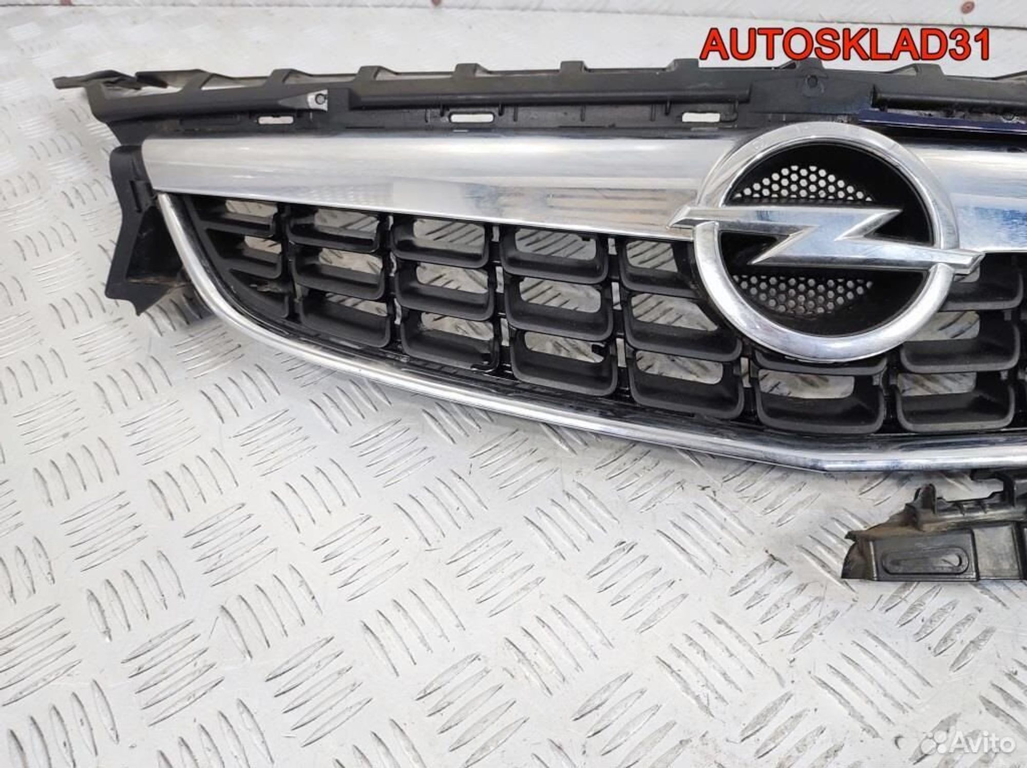 Решетка радиатора Opel Astra J 13300945, 12200 рублей, Дубовое