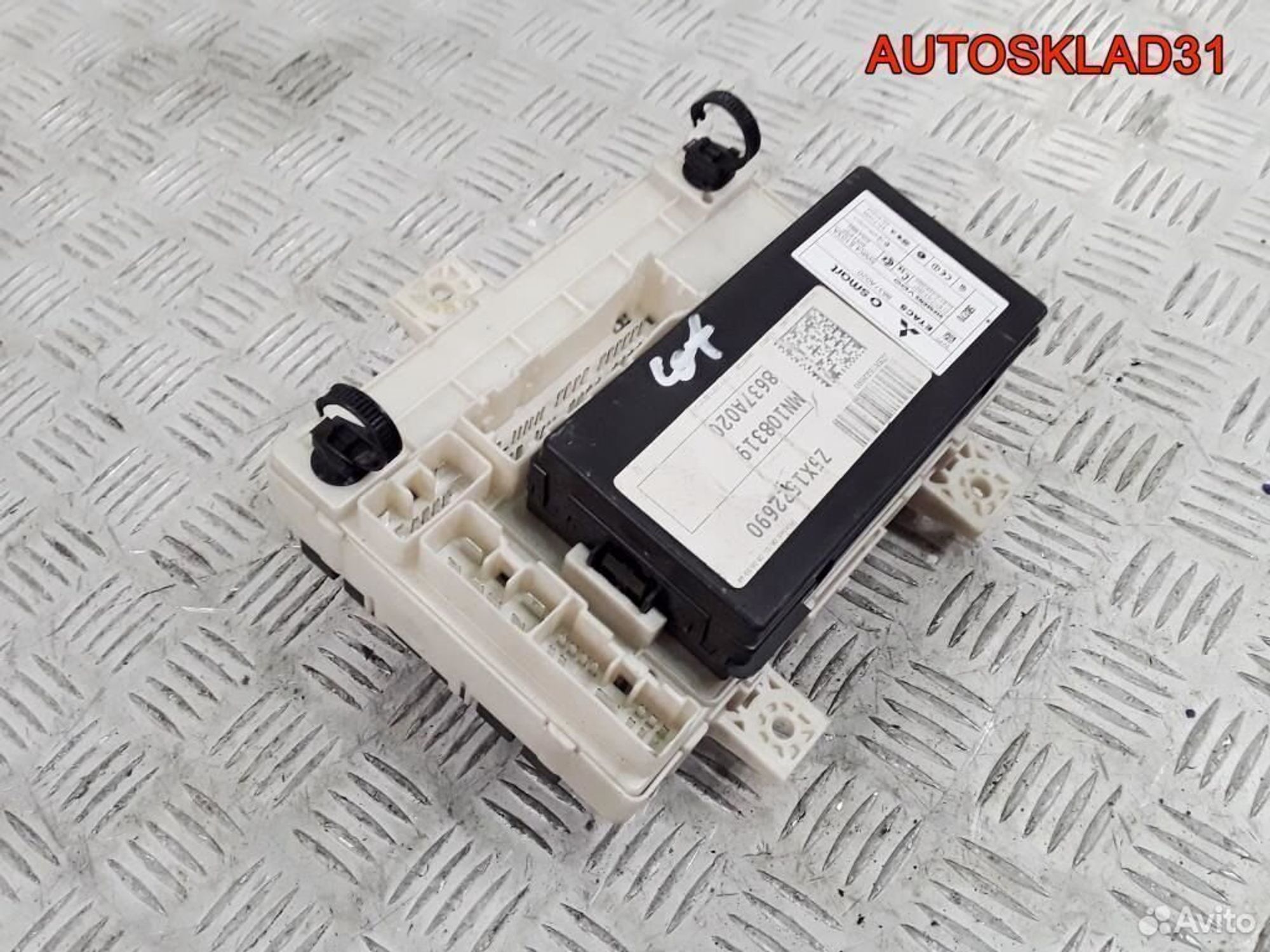 Блок предохранителей Mitsubishi Colt Z3 MN108319, 1700 рублей, Дубовое