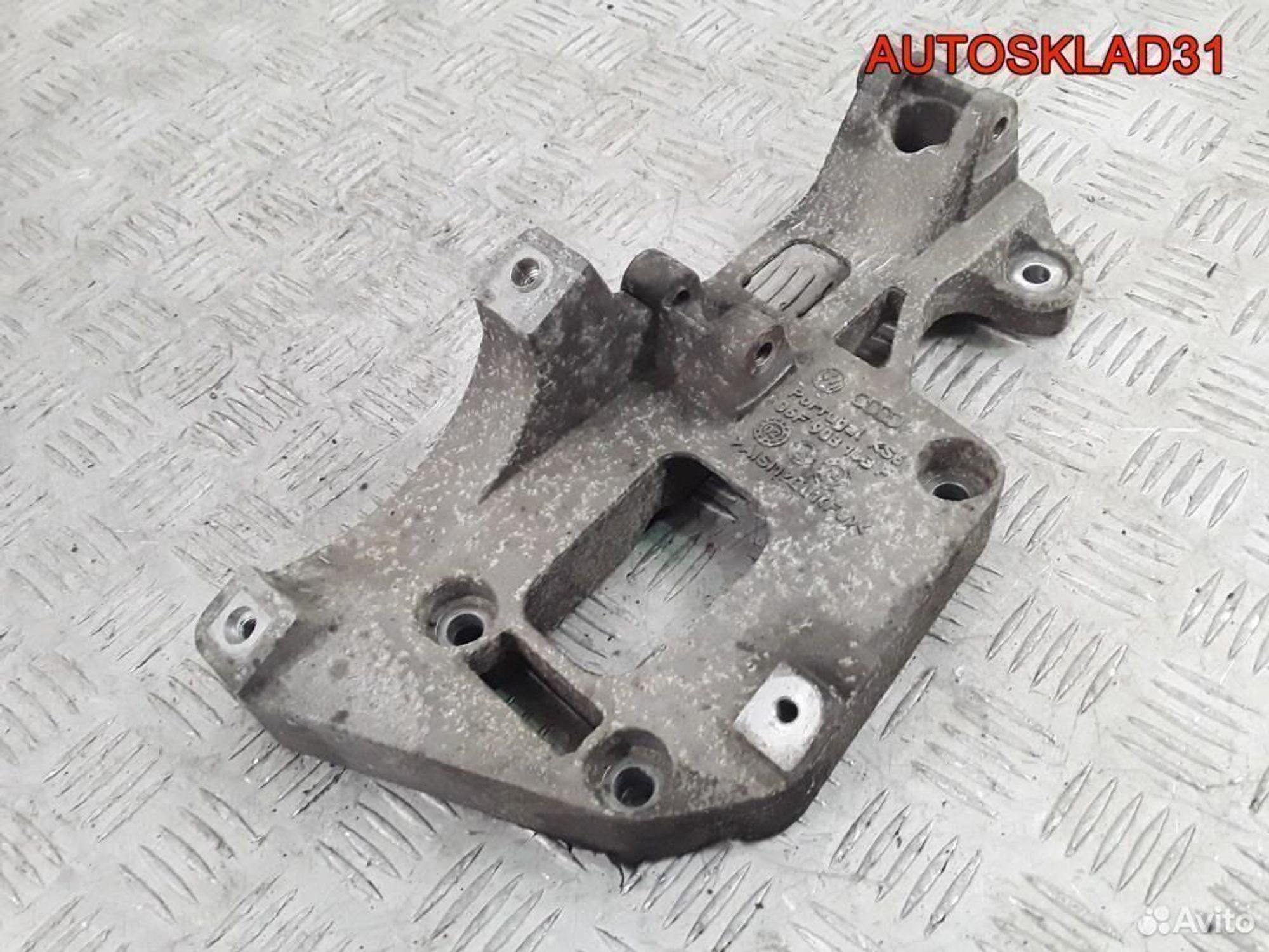 Кронштейн генератора VW Passat B6 BLR 06F903143F, 1700 рублей, Дубовое