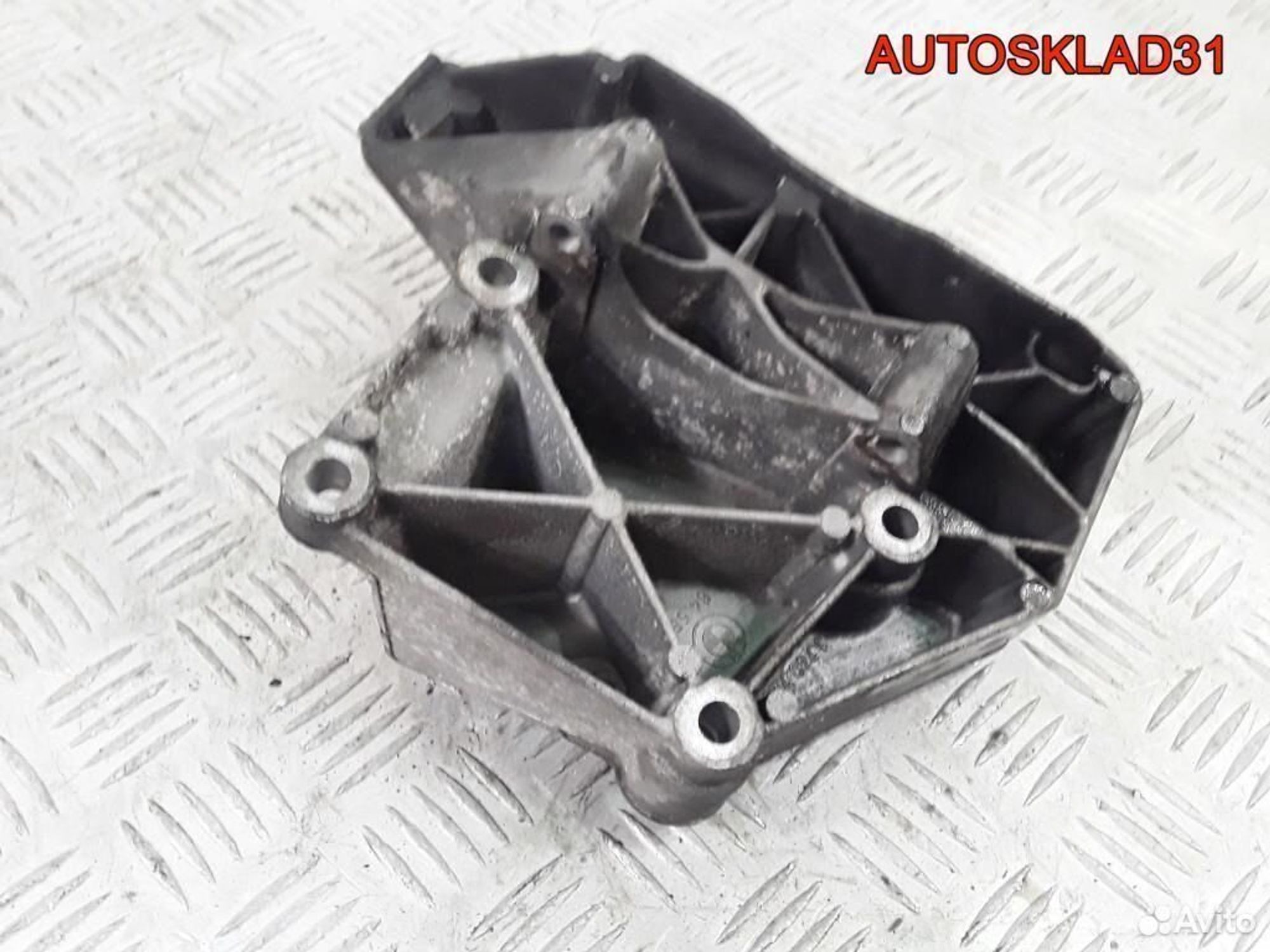 Кронштейн кондиционера BMW E39 64551740725, 1200 рублей, Дубовое