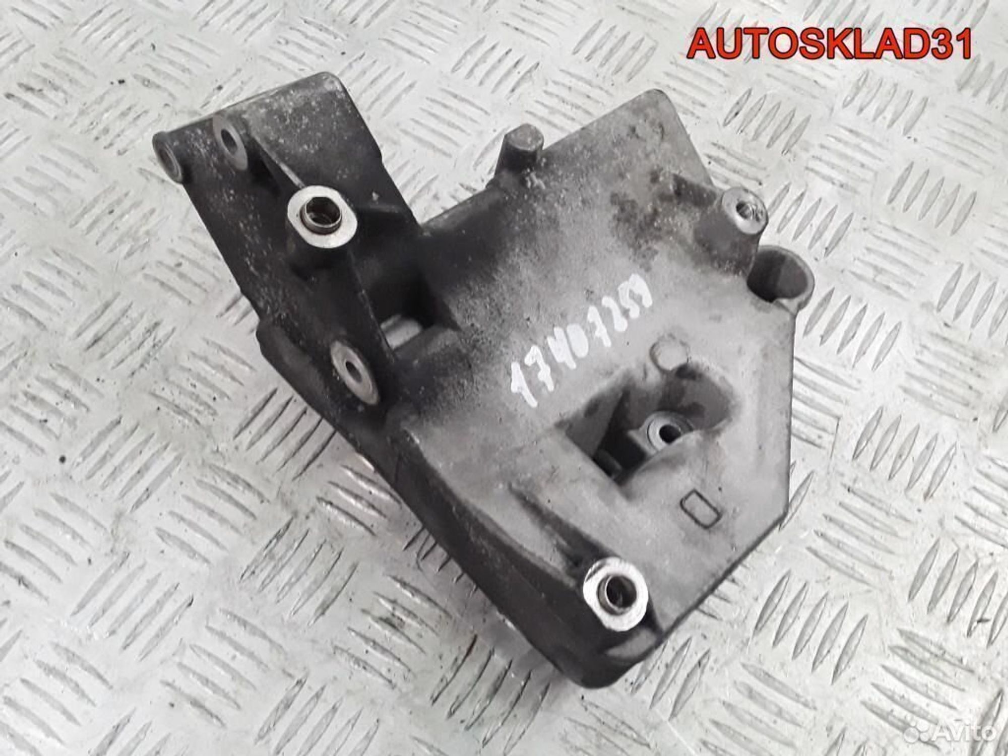 Кронштейн кондиционера BMW E39 64551740725, 1200 рублей, Дубовое