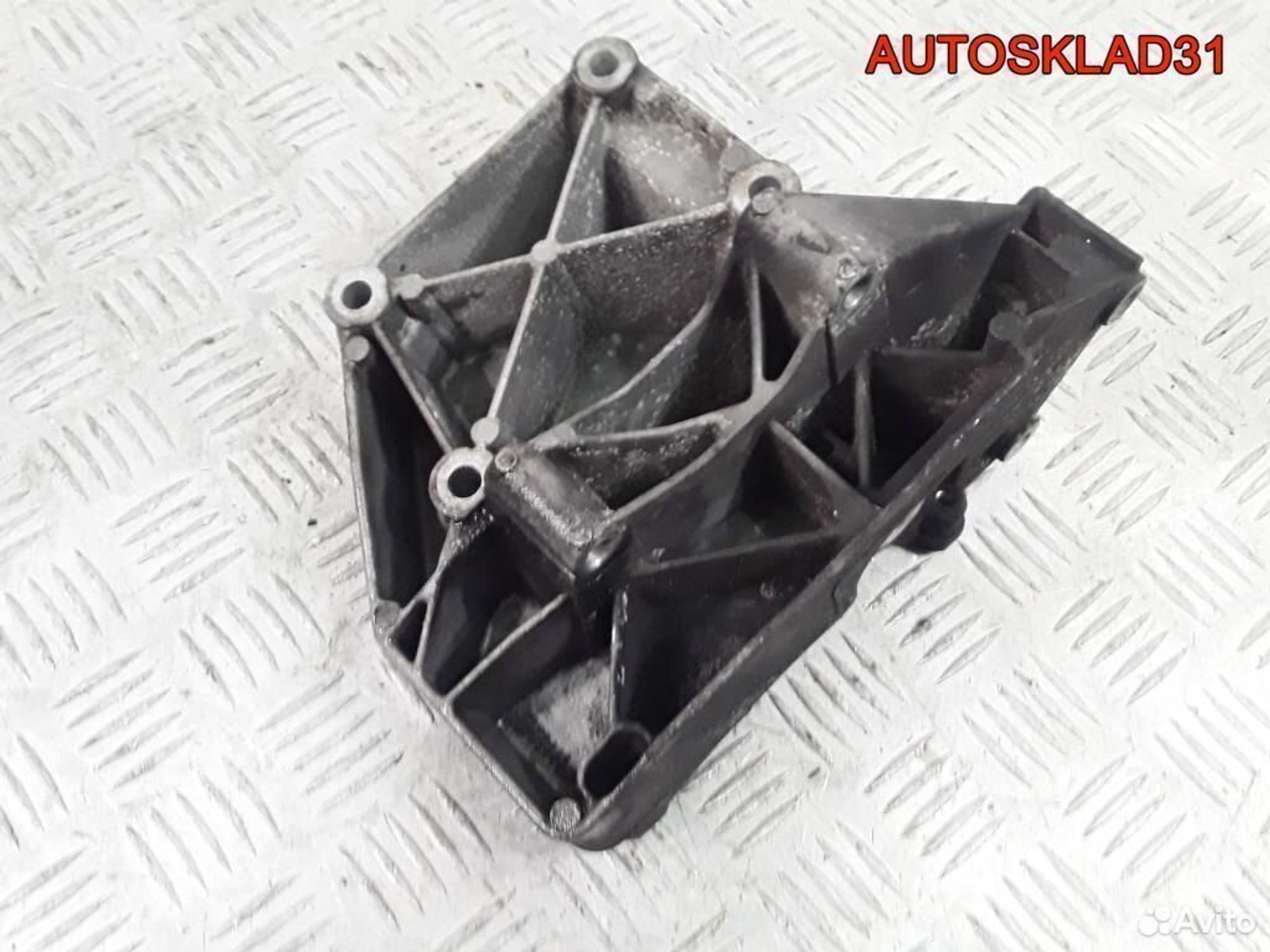 Кронштейн кондиционера BMW E39 64551740725, 1200 рублей, Дубовое
