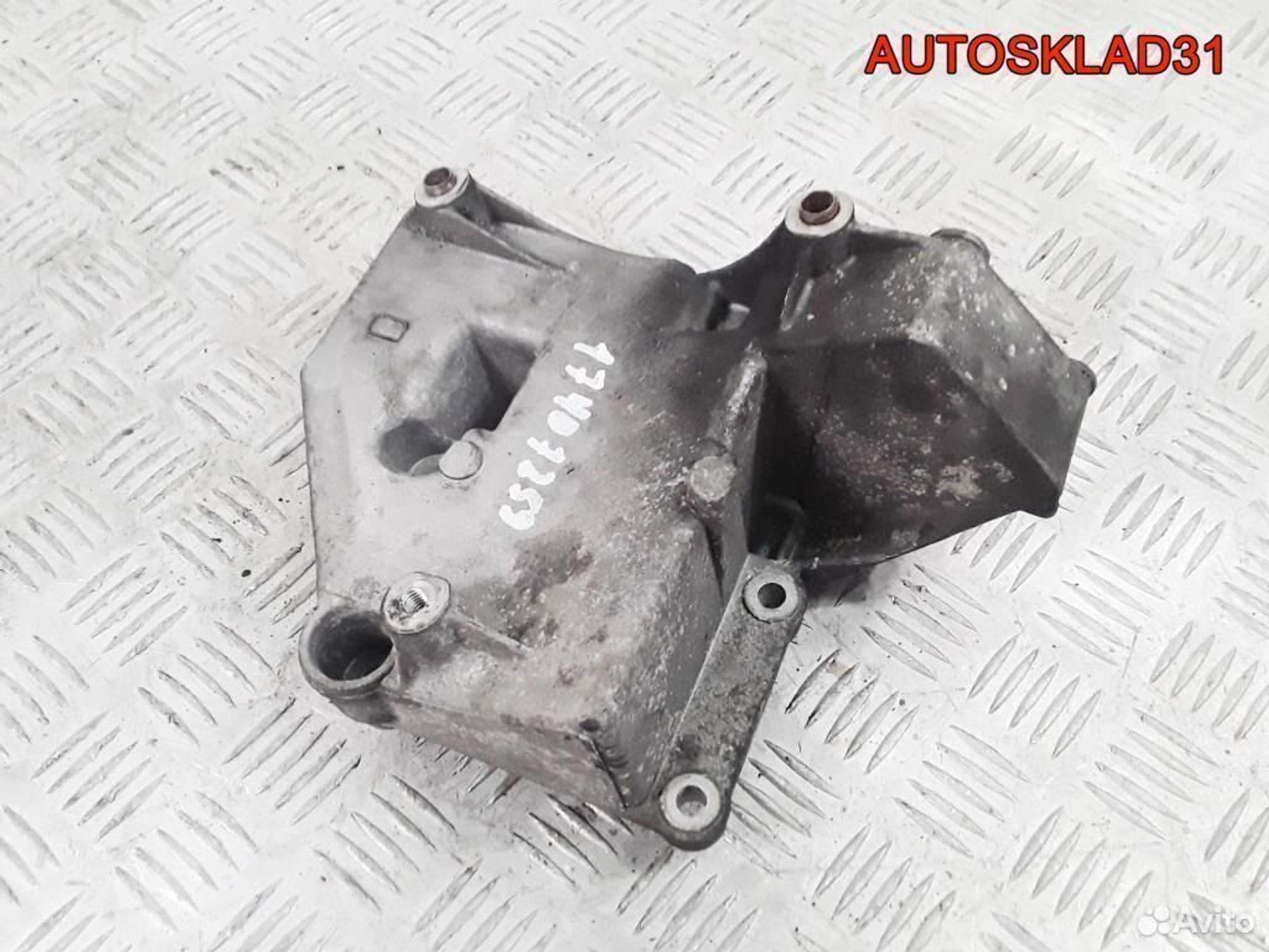 Кронштейн кондиционера BMW E39 64551740725, 1200 рублей, Дубовое