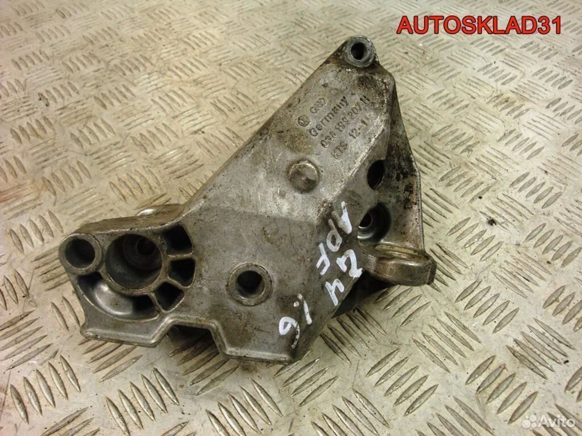 Кронштейн двигателя правый VW Golf 4 038199207H, 3200 рублей, Дубовое