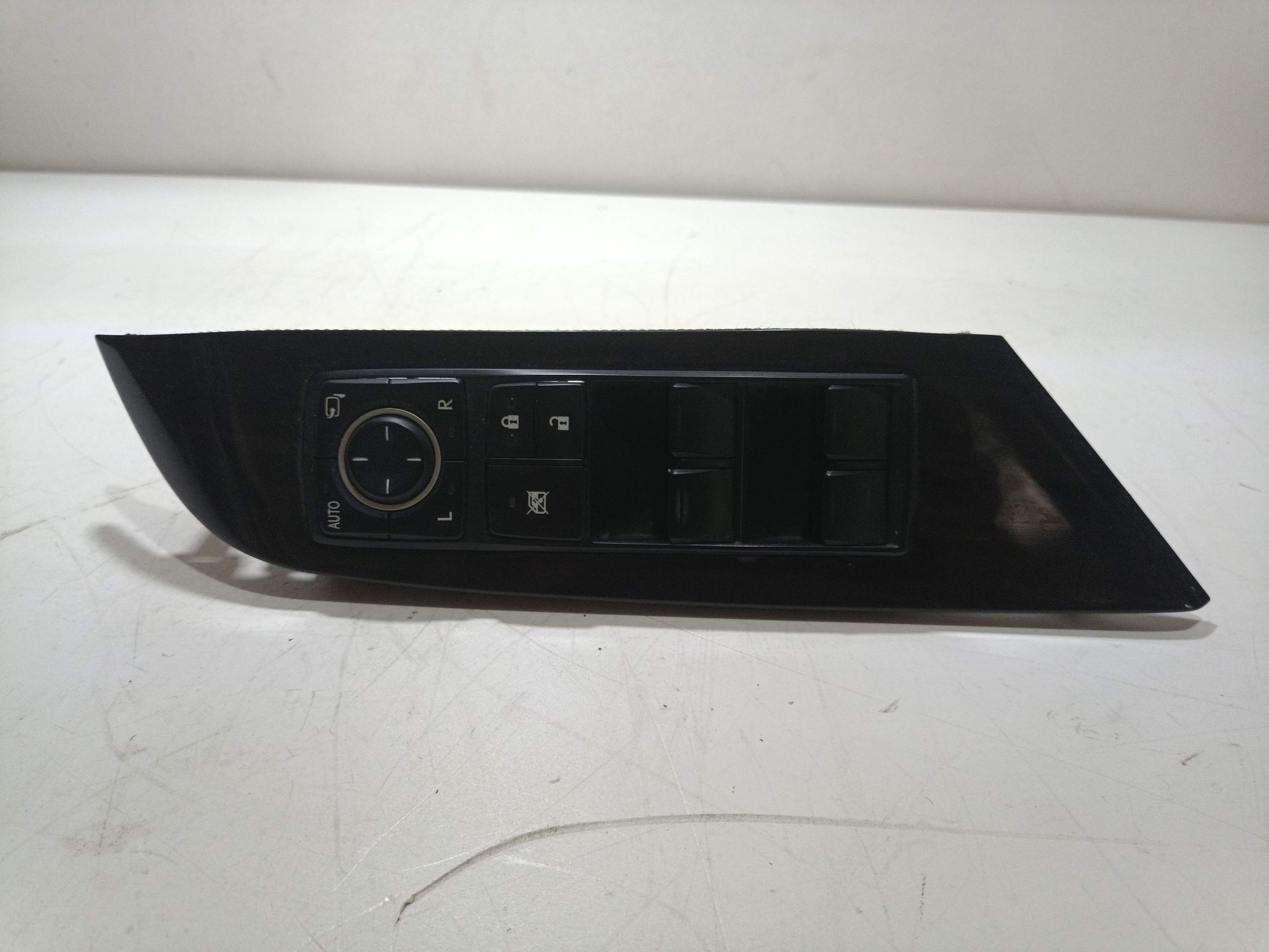 https://ycs.partsauto.market/partsauto-images/thmbs/fe3598d81d96ccd0d48866cd4b8a0dea/131da5106a29dda446cc1e20a7695cb0/5613e6ac7ec797f2a1d8f2a7b801b6a8.jpg