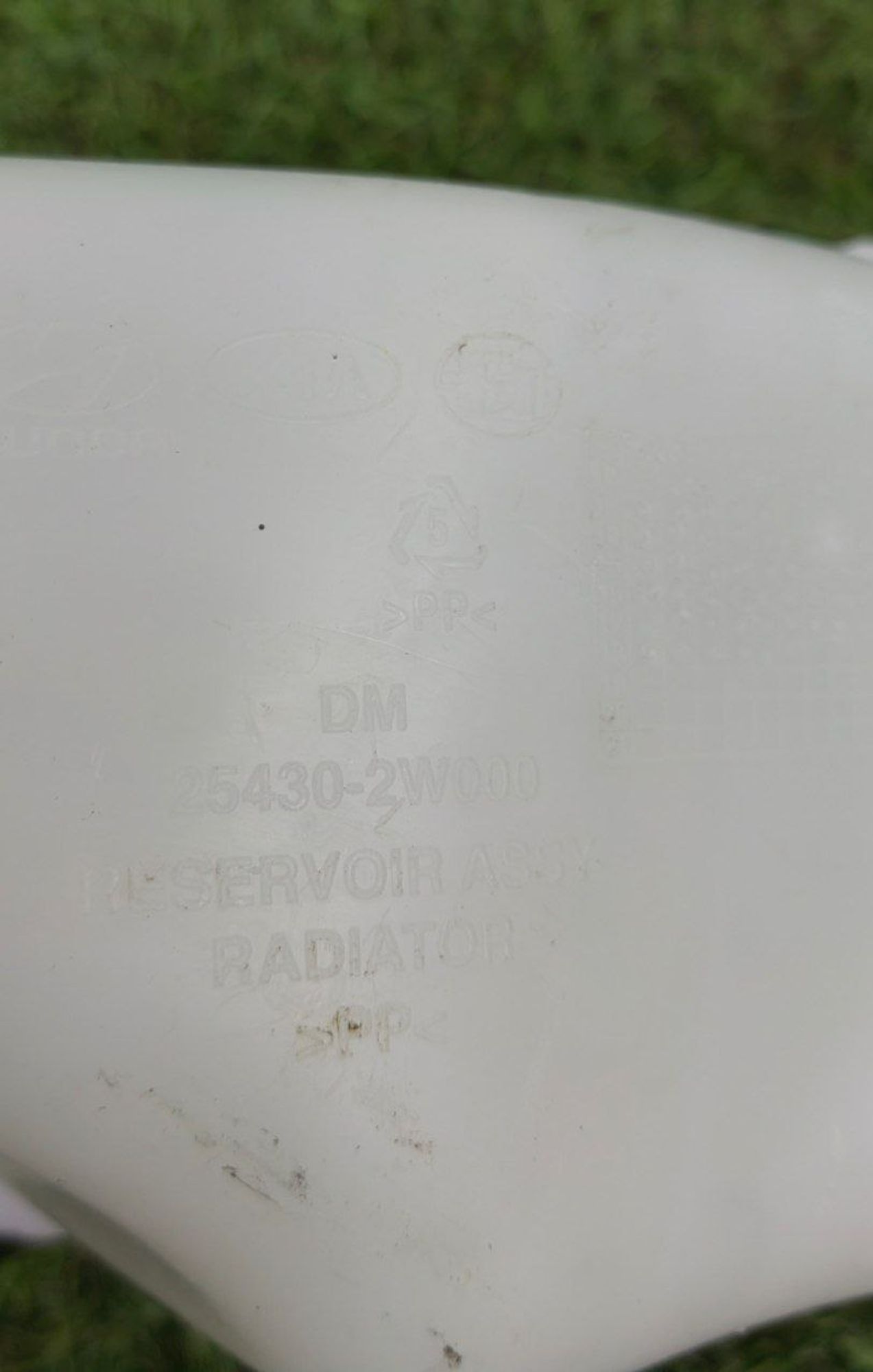 https://ycs.partsauto.market/partsauto-images/thmbs/fe3598d81d96ccd0d48866cd4b8a0dea/39e66a24f4eec5a2ea1f6b1a4cb5b8f8/e180e35d85fb930b1eab4b871b732dc3.jpg
