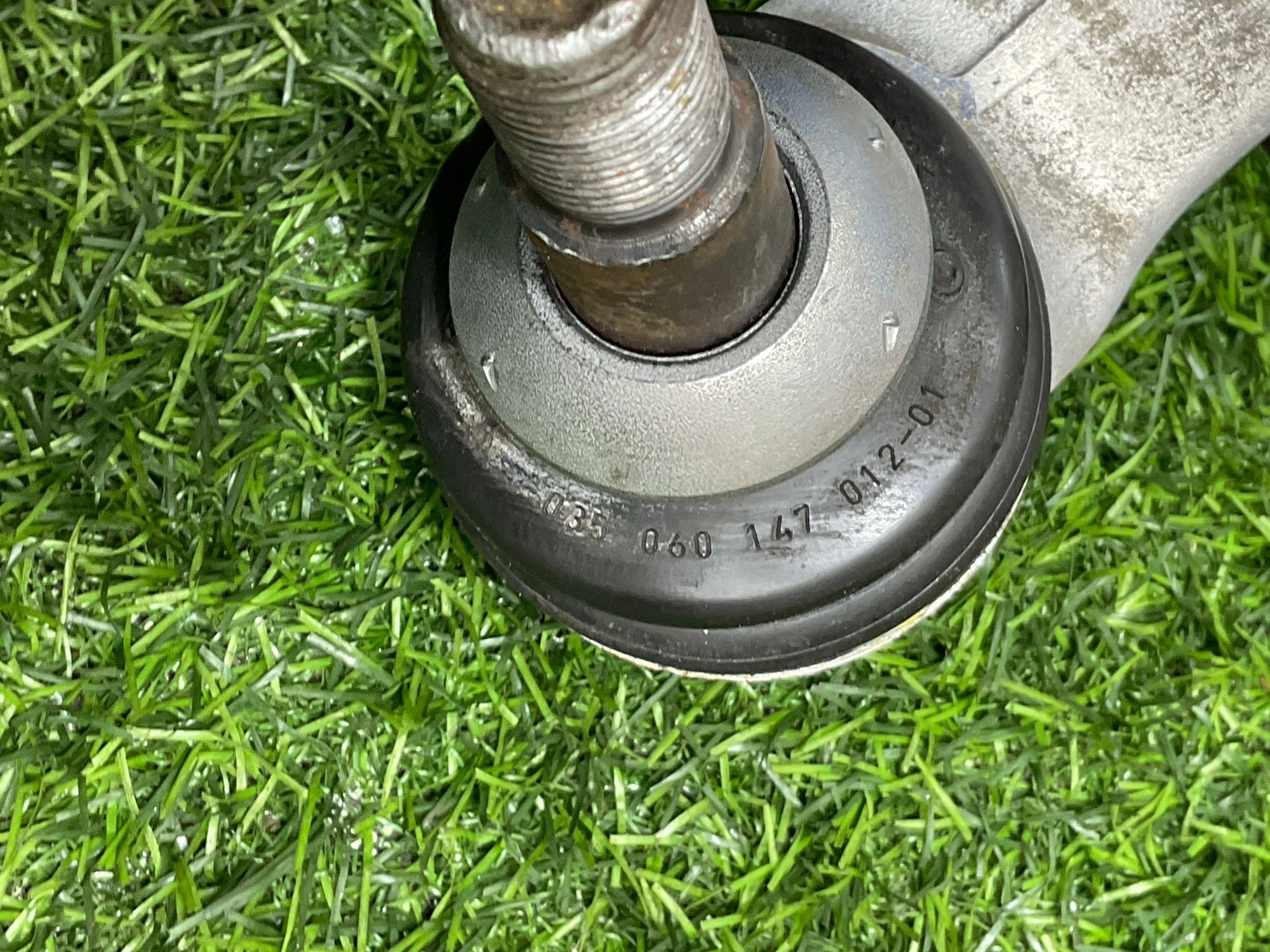 https://ycs.partsauto.market/partsauto-images/thmbs/fe3598d81d96ccd0d48866cd4b8a0dea/7039a6685c26174c4ab94924418915af/611b933699bb8349b103a152ec890f84.jpg