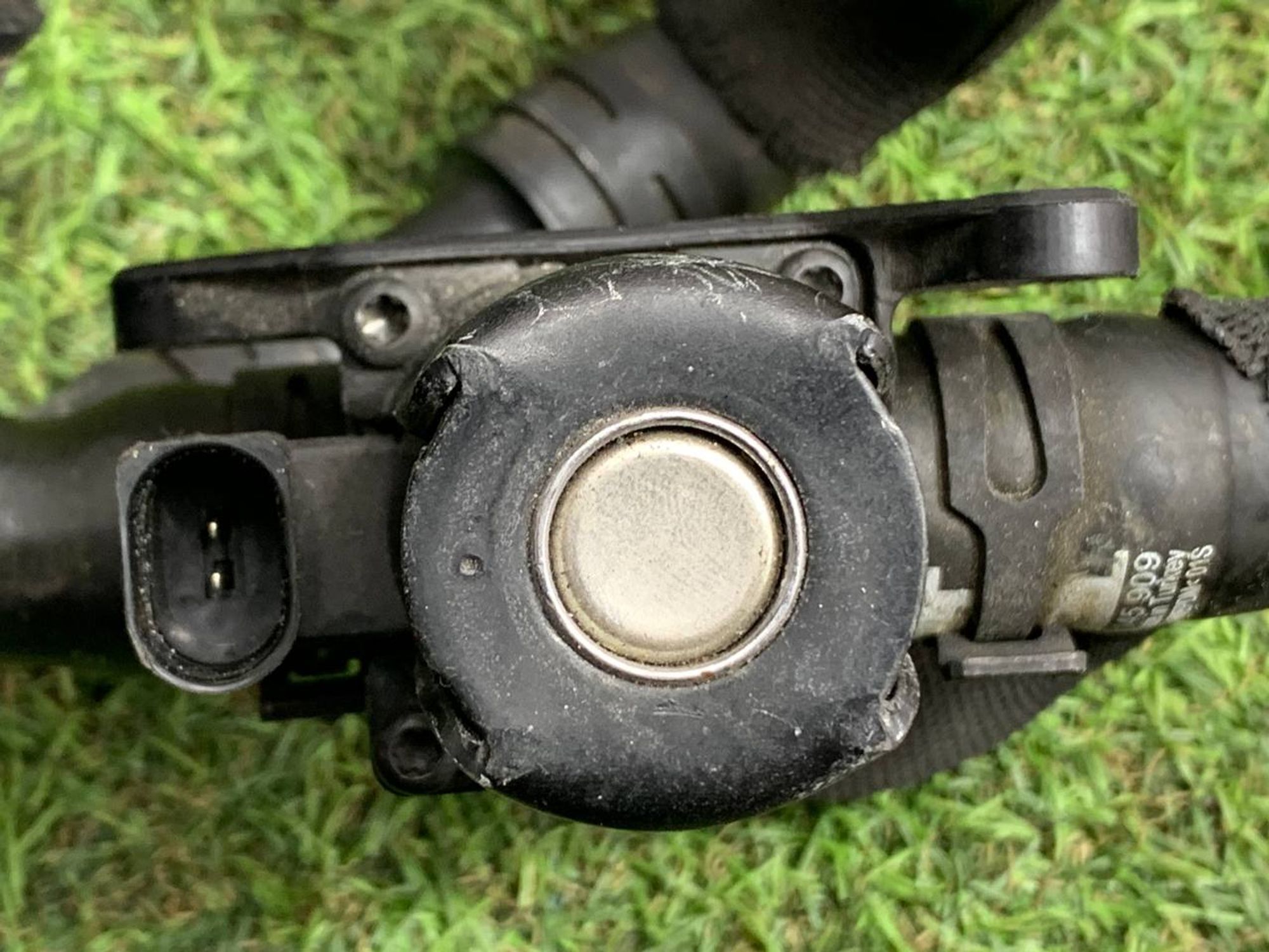 https://ycs.partsauto.market/partsauto-images/thmbs/fe3598d81d96ccd0d48866cd4b8a0dea/84e45078b01f644eb72d5a45c7cc869a/2015b2054856c7bff9adff85409499ed.jpg