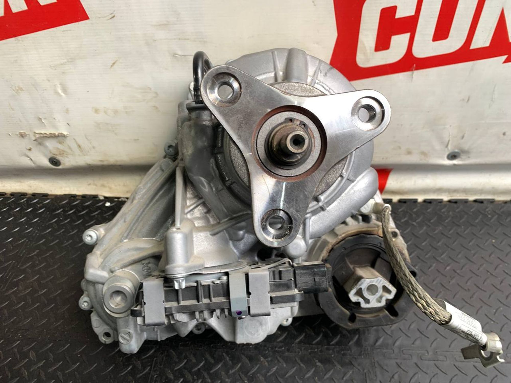 https://ycs.partsauto.market/partsauto-images/thmbs/fe3598d81d96ccd0d48866cd4b8a0dea/9fe44e9d3a90bb69d4521349d482d9a4/1c0d5c7d749fb7075df05bcd55a0594c.jpg
