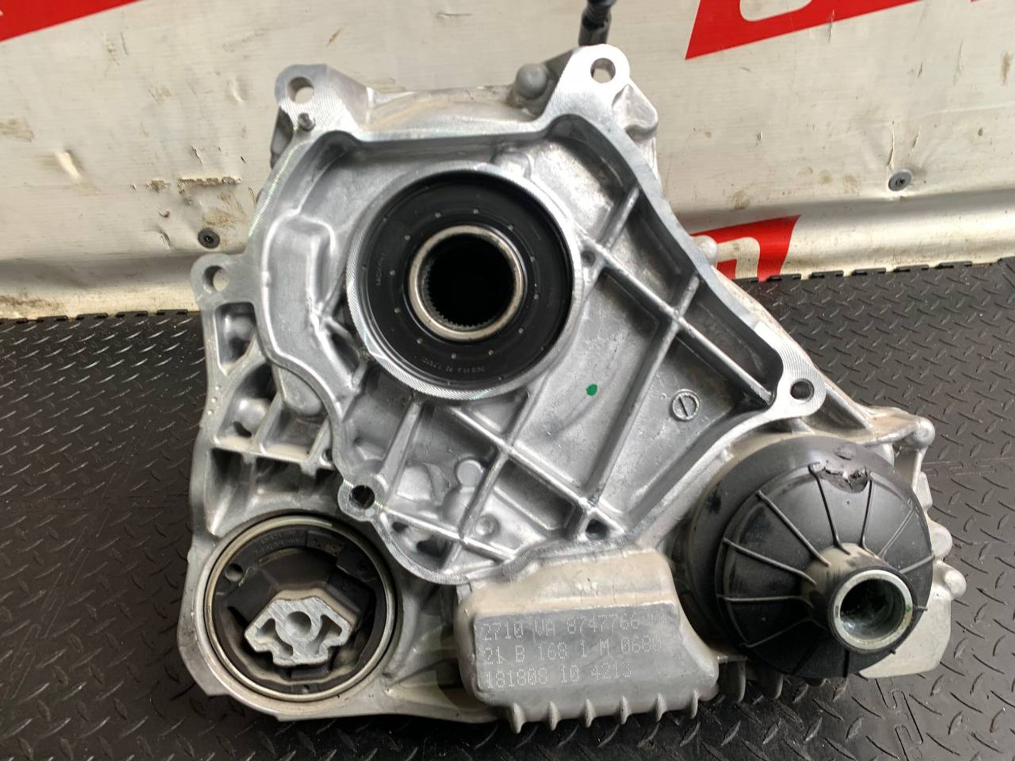 https://ycs.partsauto.market/partsauto-images/thmbs/fe3598d81d96ccd0d48866cd4b8a0dea/9fe44e9d3a90bb69d4521349d482d9a4/354a069d556197a28af761918e188989.jpg