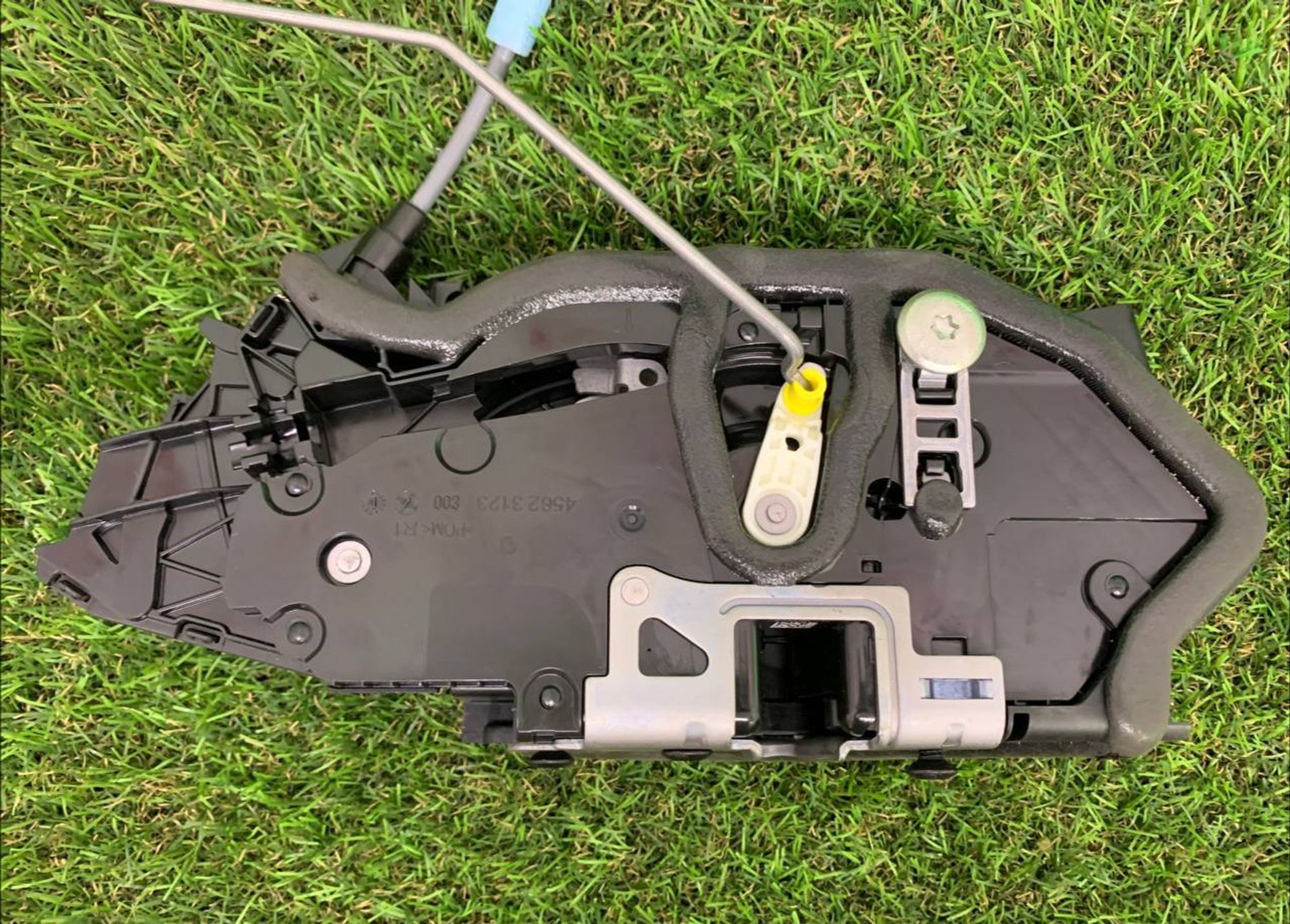 https://ycs.partsauto.market/partsauto-images/thmbs/fe3598d81d96ccd0d48866cd4b8a0dea/eb627611acfc7b41951a1ed916f4d021/d661657f15c5f53cd2dadc03629406a0.jpg