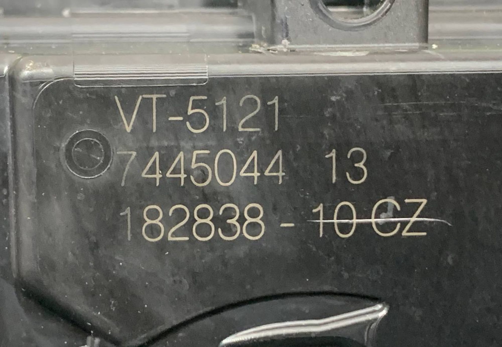 https://ycs.partsauto.market/partsauto-images/thmbs/h353NjtZg3VDP19b5HMt7LlpbQ93/017a2f5a8b01c097995a758b2fc5bc31/f0e62bfe2caddc3da0860cffa967a97b.jpg