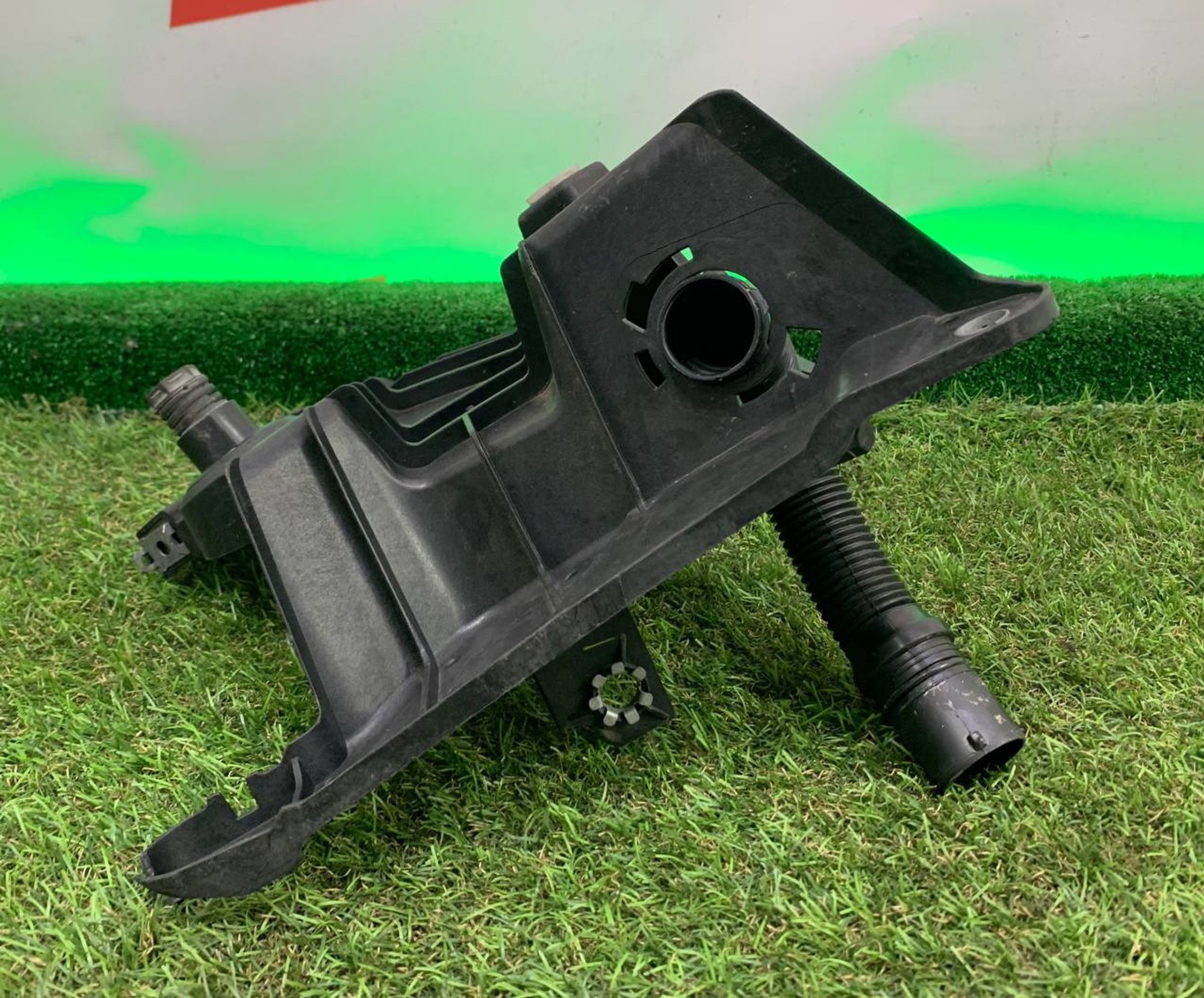 https://ycs.partsauto.market/partsauto-images/thmbs/h353NjtZg3VDP19b5HMt7LlpbQ93/0ae85600ff15ca4fd95c8ba0b7cb78bd/c8cd5a579e90bfc4df6af4bbef14b04f.jpg