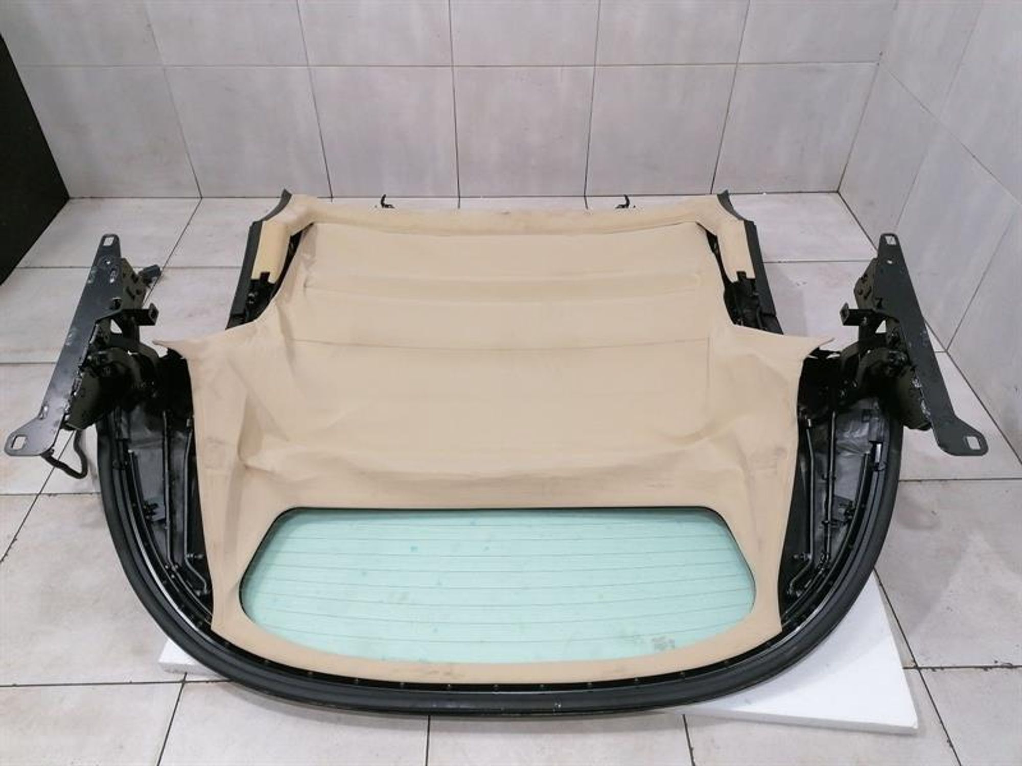 откидной верх Aston Martin DB9 Volante, 1150000 рублей, Москва