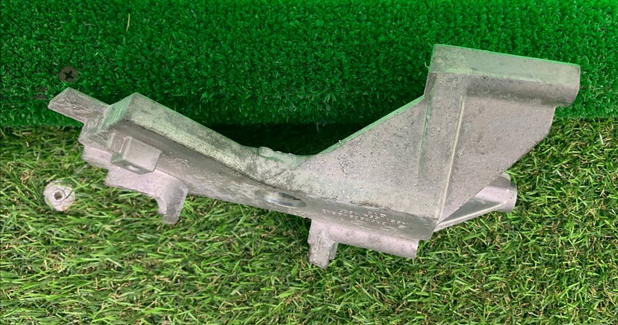 Кронштейн Mercedes C-Class W205, 2000 рублей, Москва