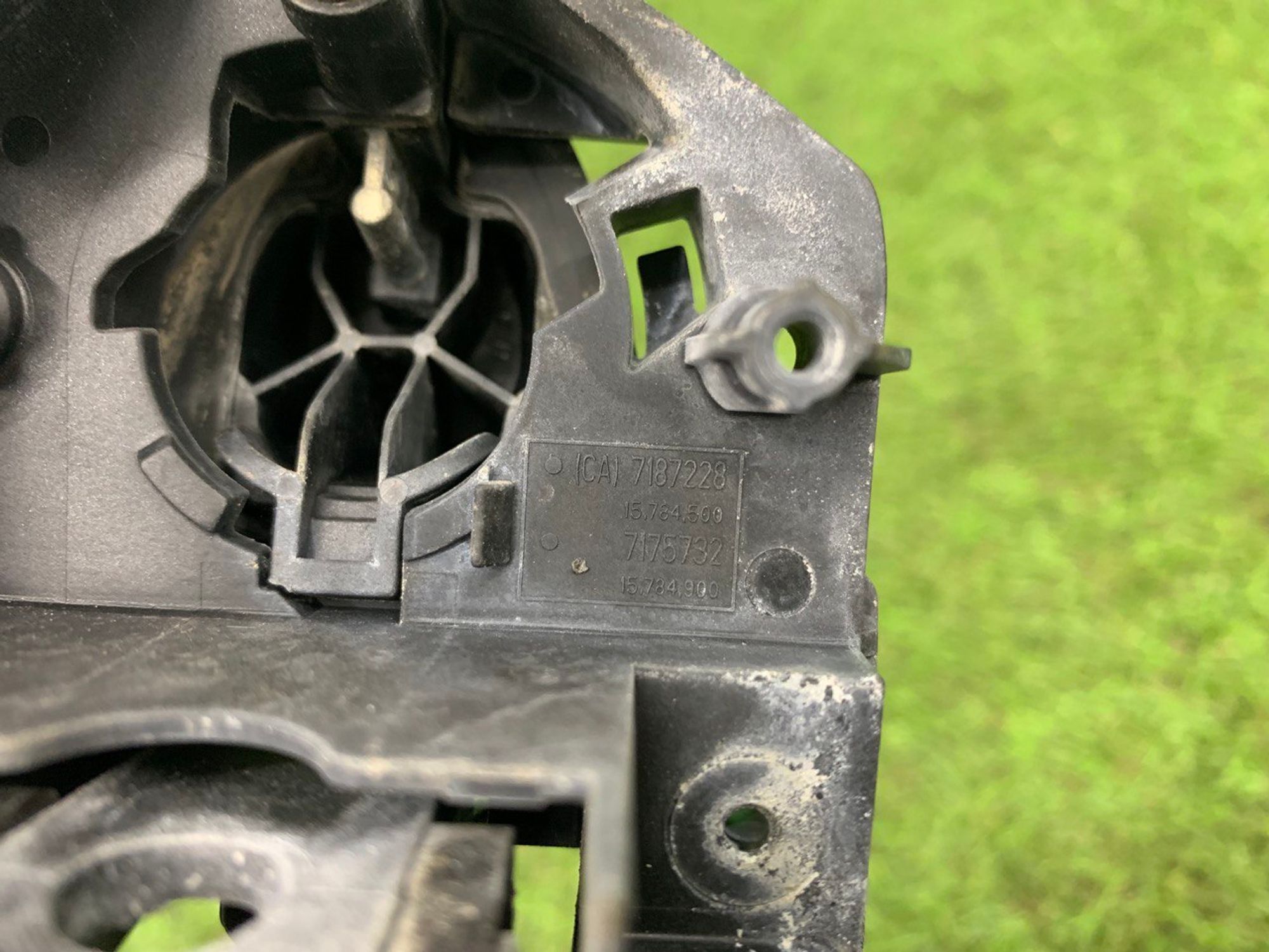 Кронштейн задней правой ручки BMW F01 F02, 1000 рублей, Москва