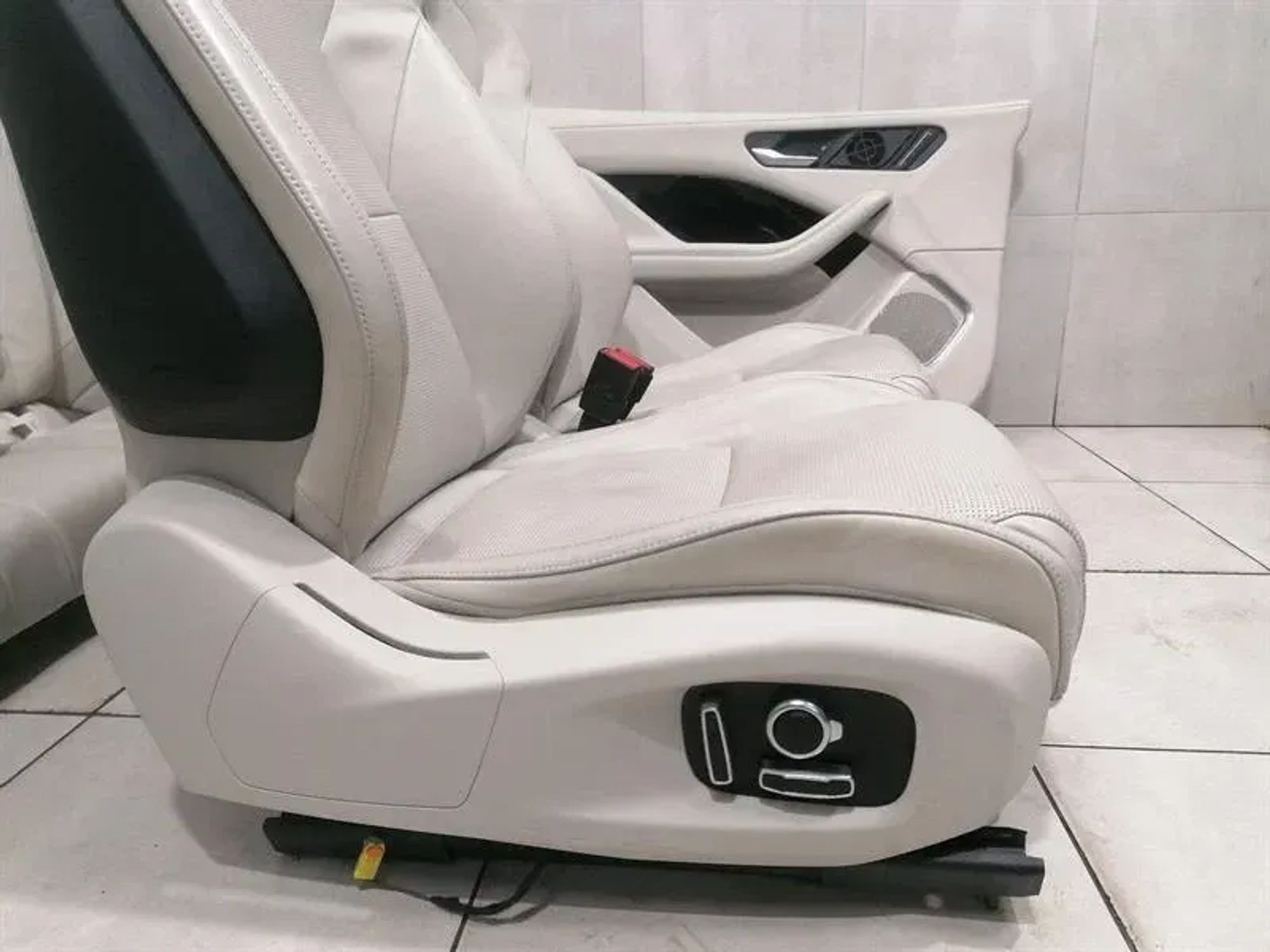 КОВШЕОБРАЗНЫЕ СИДЕНЬЯ JAGUAR i-PACE X590 EV400, 445000 рублей, Москва