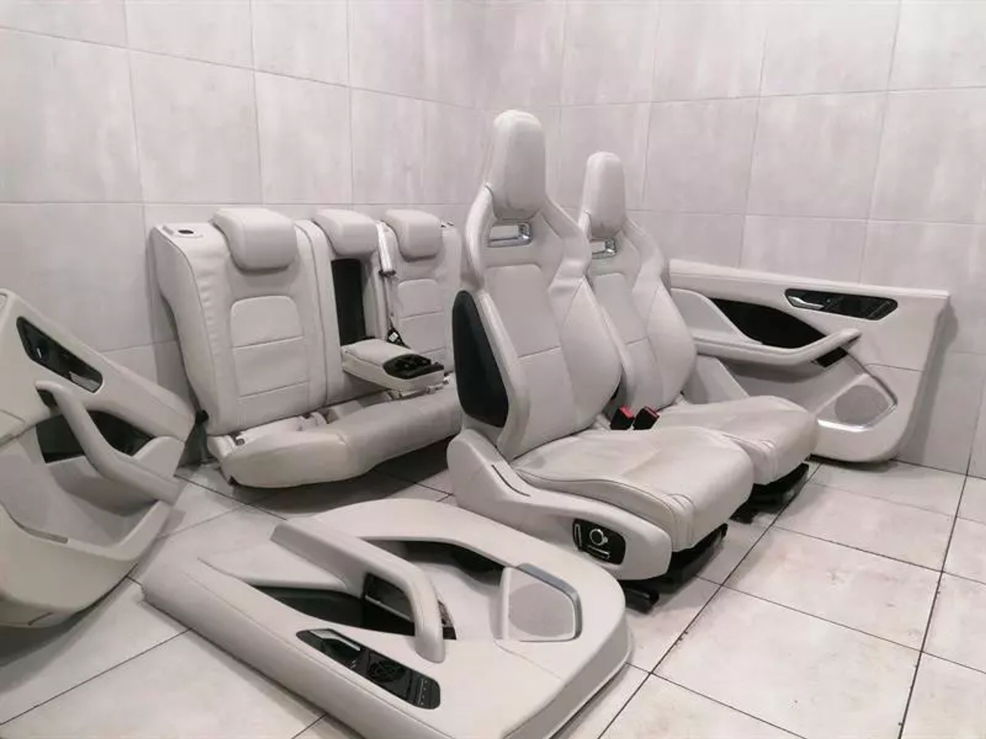 КОВШЕОБРАЗНЫЕ СИДЕНЬЯ JAGUAR i-PACE X590 EV400, 445000 рублей, Москва