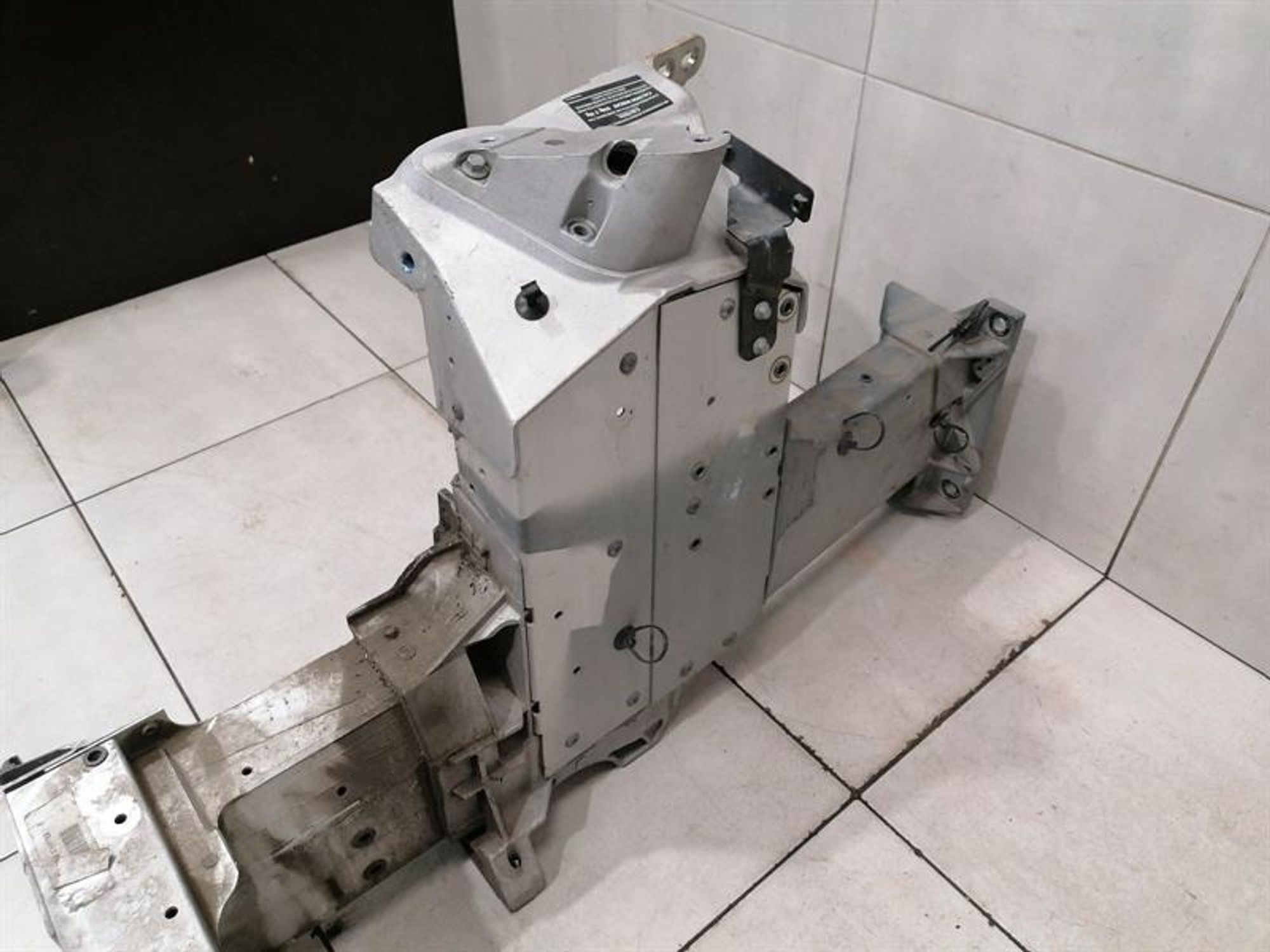 Передняя накладка стопорной балки ASTON MARTIN RAPID S, 335000 рублей, Москва