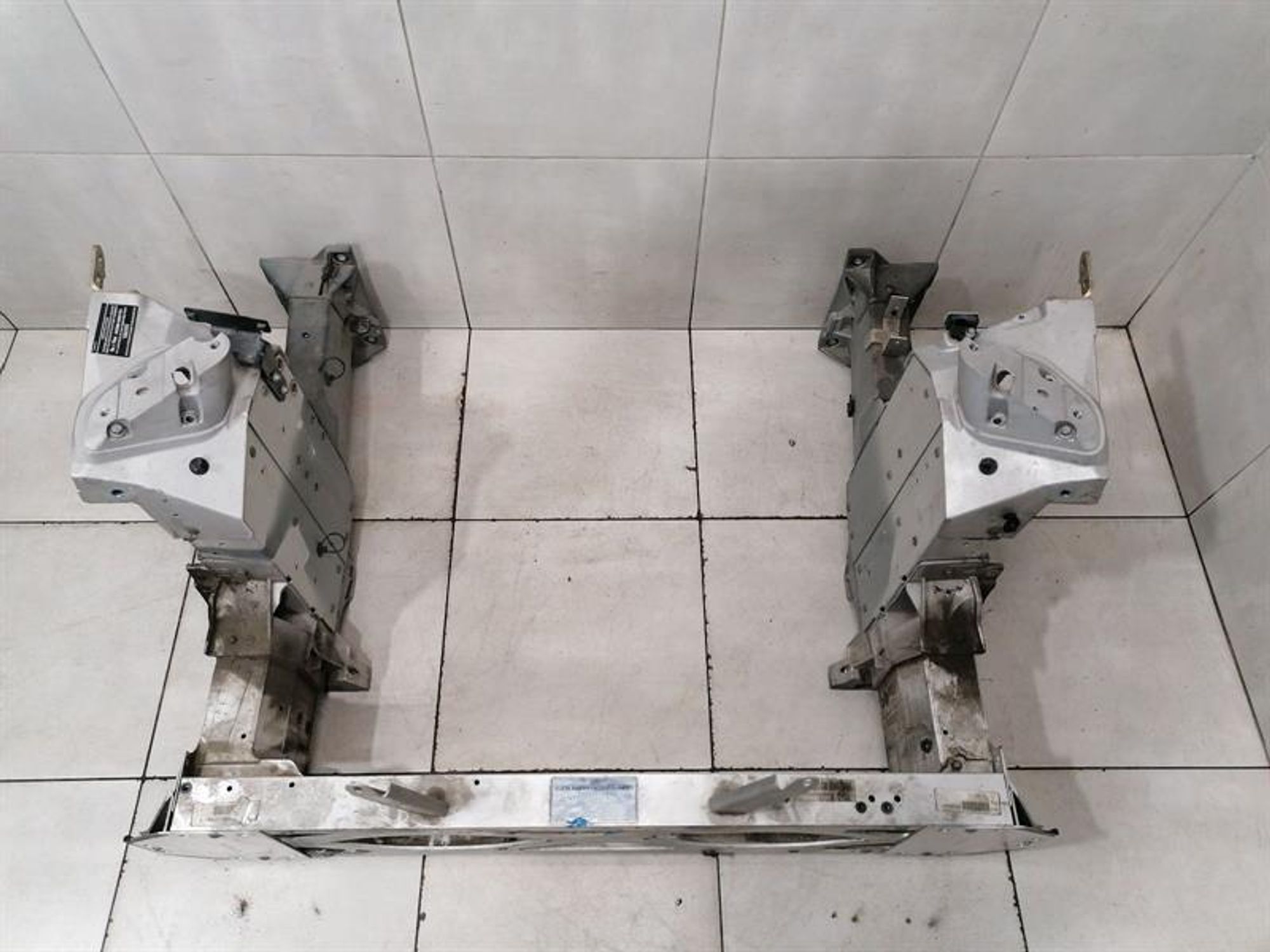 Передняя накладка стопорной балки ASTON MARTIN RAPID S, 335000 рублей, Москва