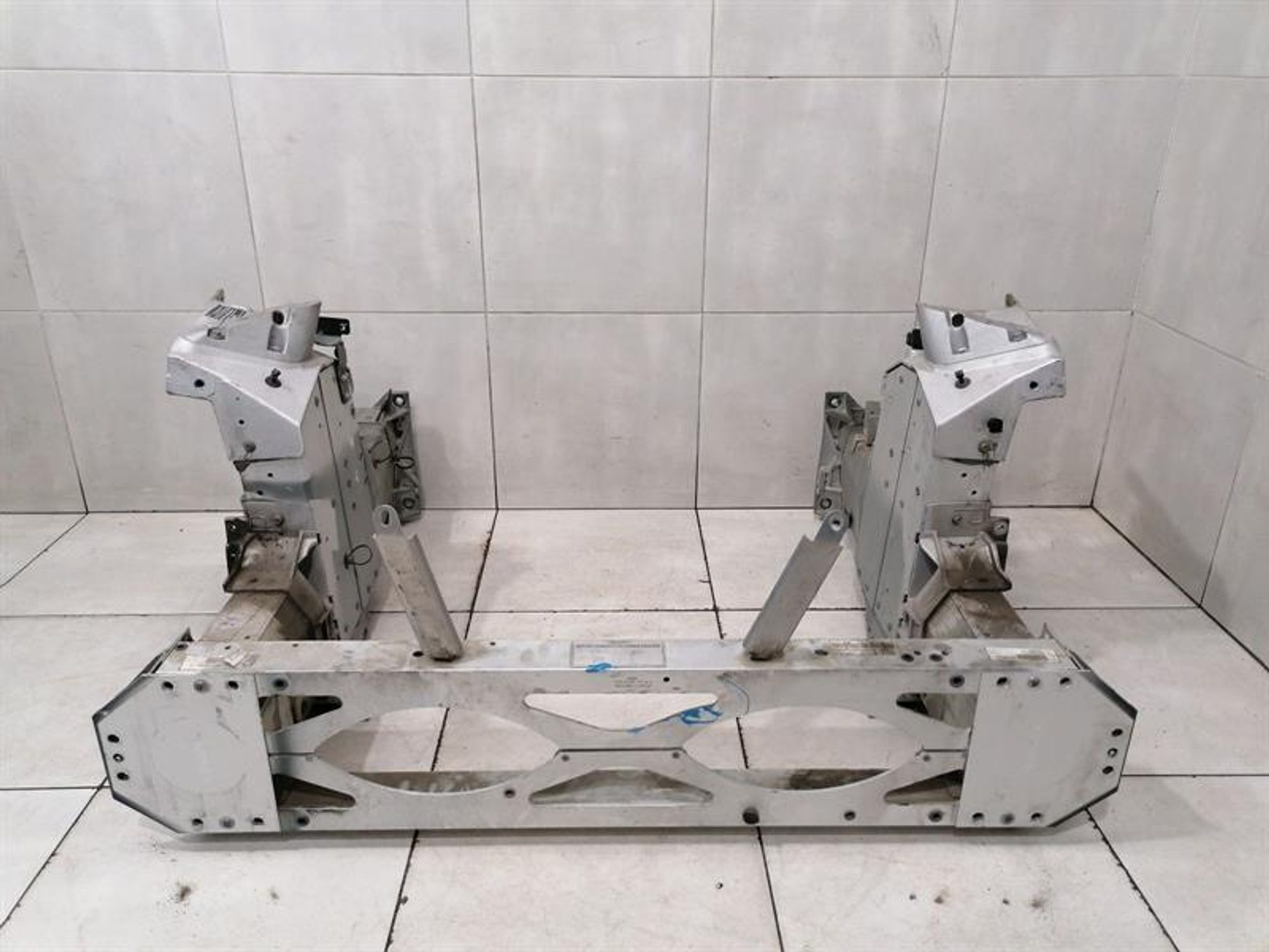 Передняя накладка стопорной балки ASTON MARTIN RAPID S, 335000 рублей, Москва