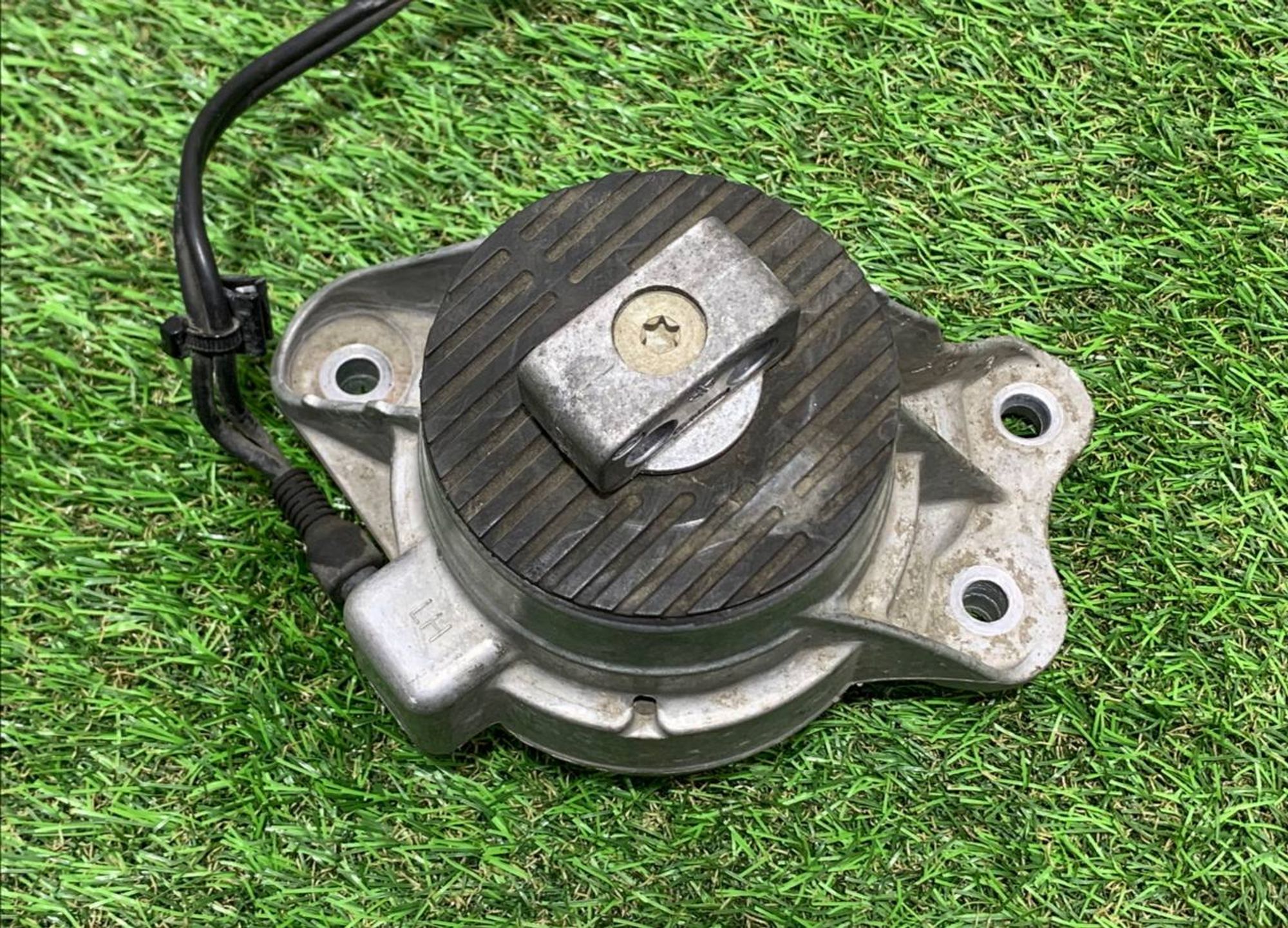 https://ycs.partsauto.market/partsauto-images/thmbs/h353NjtZg3VDP19b5HMt7LlpbQ93/26bada0fb7c62c98ea2c5b984db2fd9e/aeab6c9095e58933a8e34fbb9f631a0c.jpg