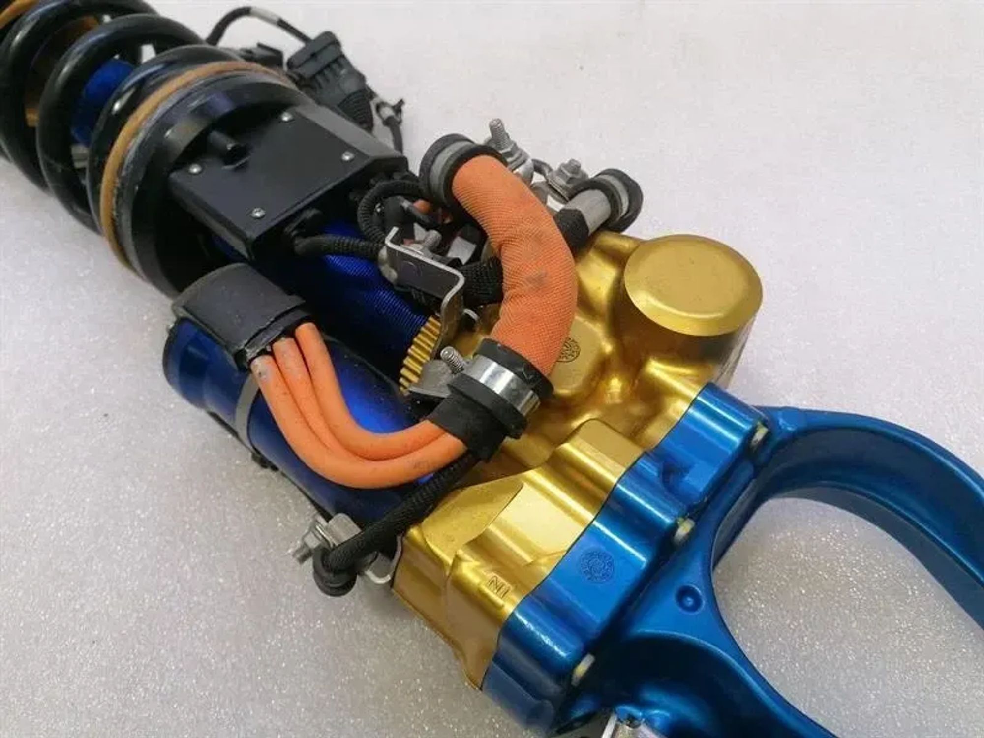 Передний амортизатор Ferrari Purosangue F175, 1250000 рублей, Москва