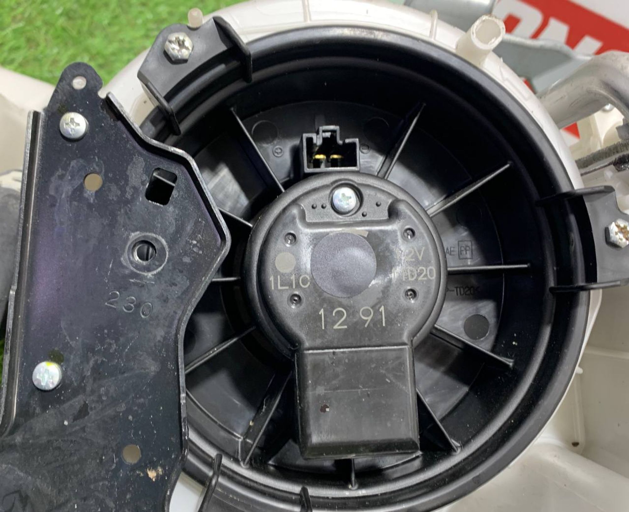 https://ycs.partsauto.market/partsauto-images/thmbs/h353NjtZg3VDP19b5HMt7LlpbQ93/2ecc1c2401395831264835e3e8fdfb1b/b18f930cc9810432dee1a3b43af2e7c5.jpg