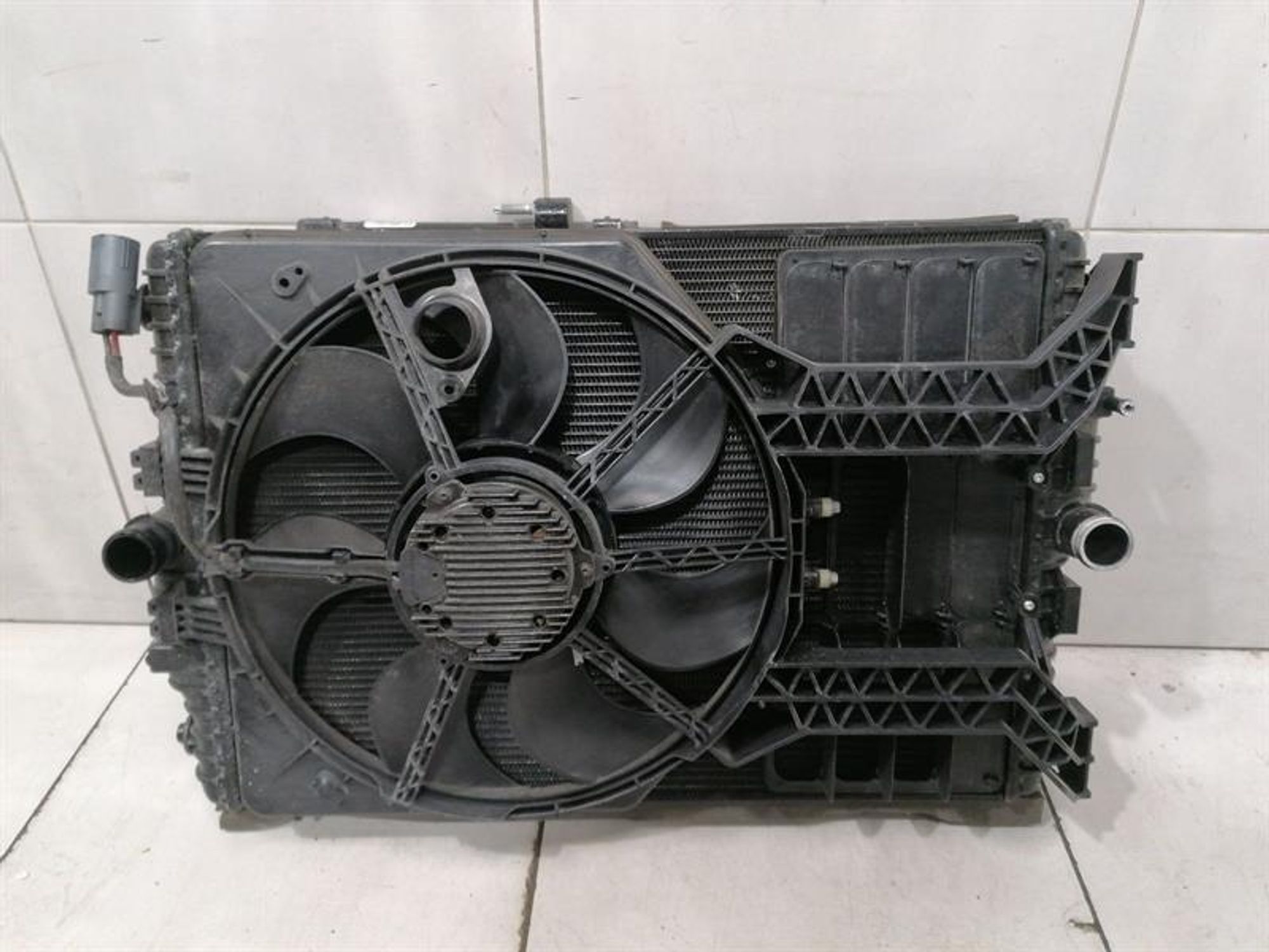 https://ycs.partsauto.market/partsauto-images/thmbs/h353NjtZg3VDP19b5HMt7LlpbQ93/362964fe79c6387027ad78722e66ff9b/85b29c46b33da80a183b1f08dd5ff226.jpg