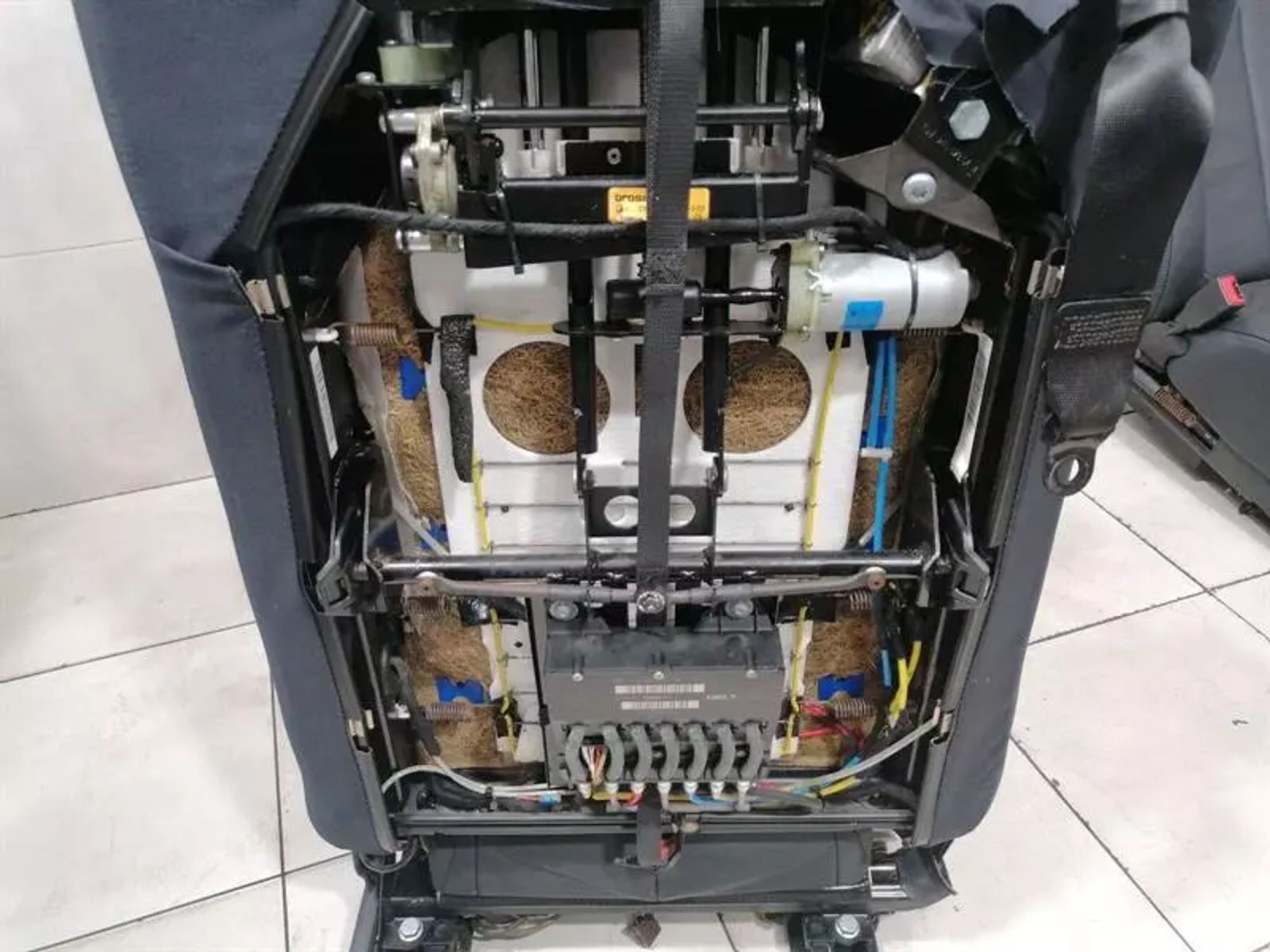 https://ycs.partsauto.market/partsauto-images/thmbs/h353NjtZg3VDP19b5HMt7LlpbQ93/3a752ec151b39b2107781674c6644730/8bf1e6545a329d9c635dc48936115f7e.jpg