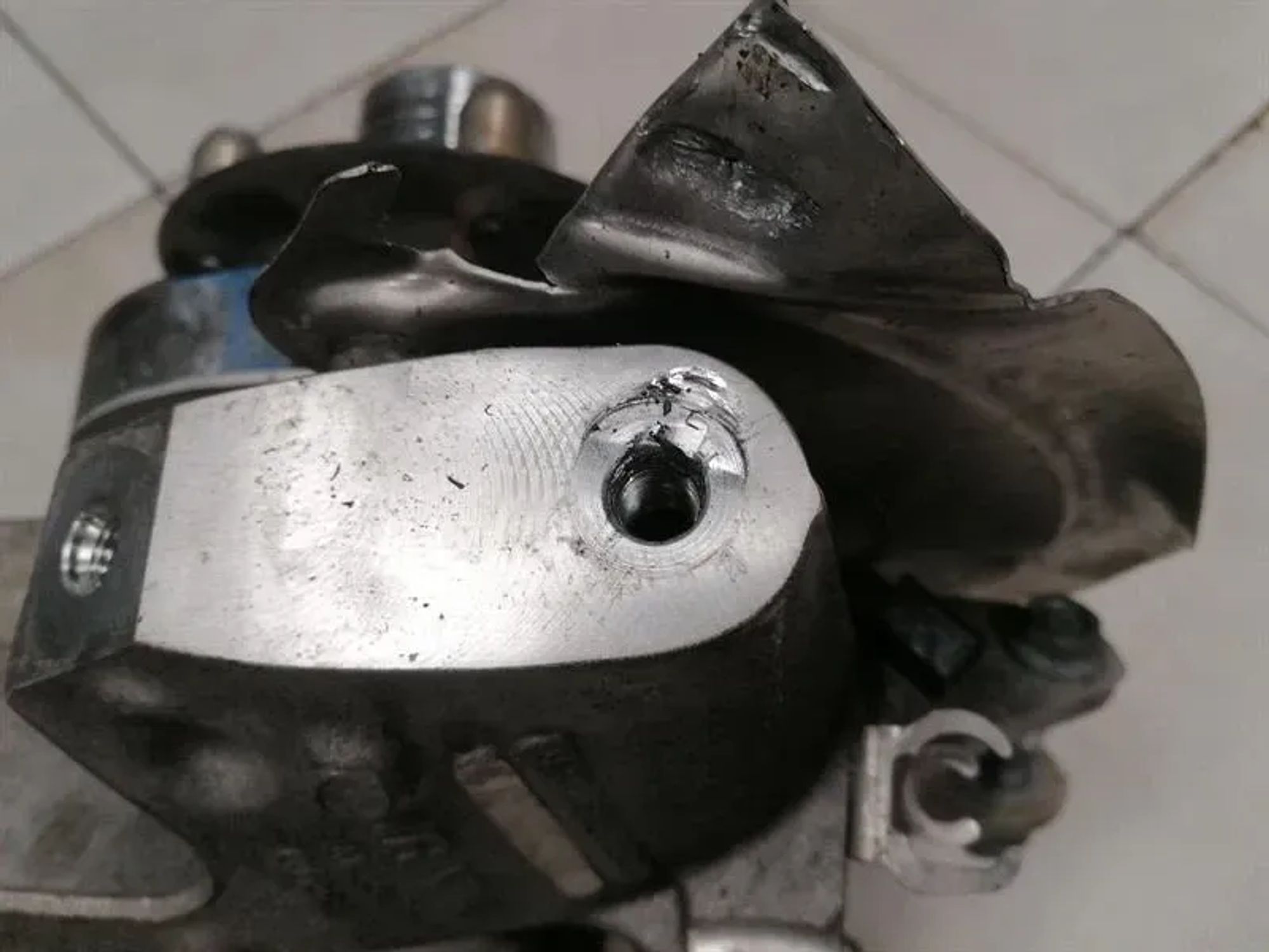 https://ycs.partsauto.market/partsauto-images/thmbs/h353NjtZg3VDP19b5HMt7LlpbQ93/42ff5433f861b6761f2e6fdefea149de/b88f237db8dcbd120d2cf33846e08e57.jpg