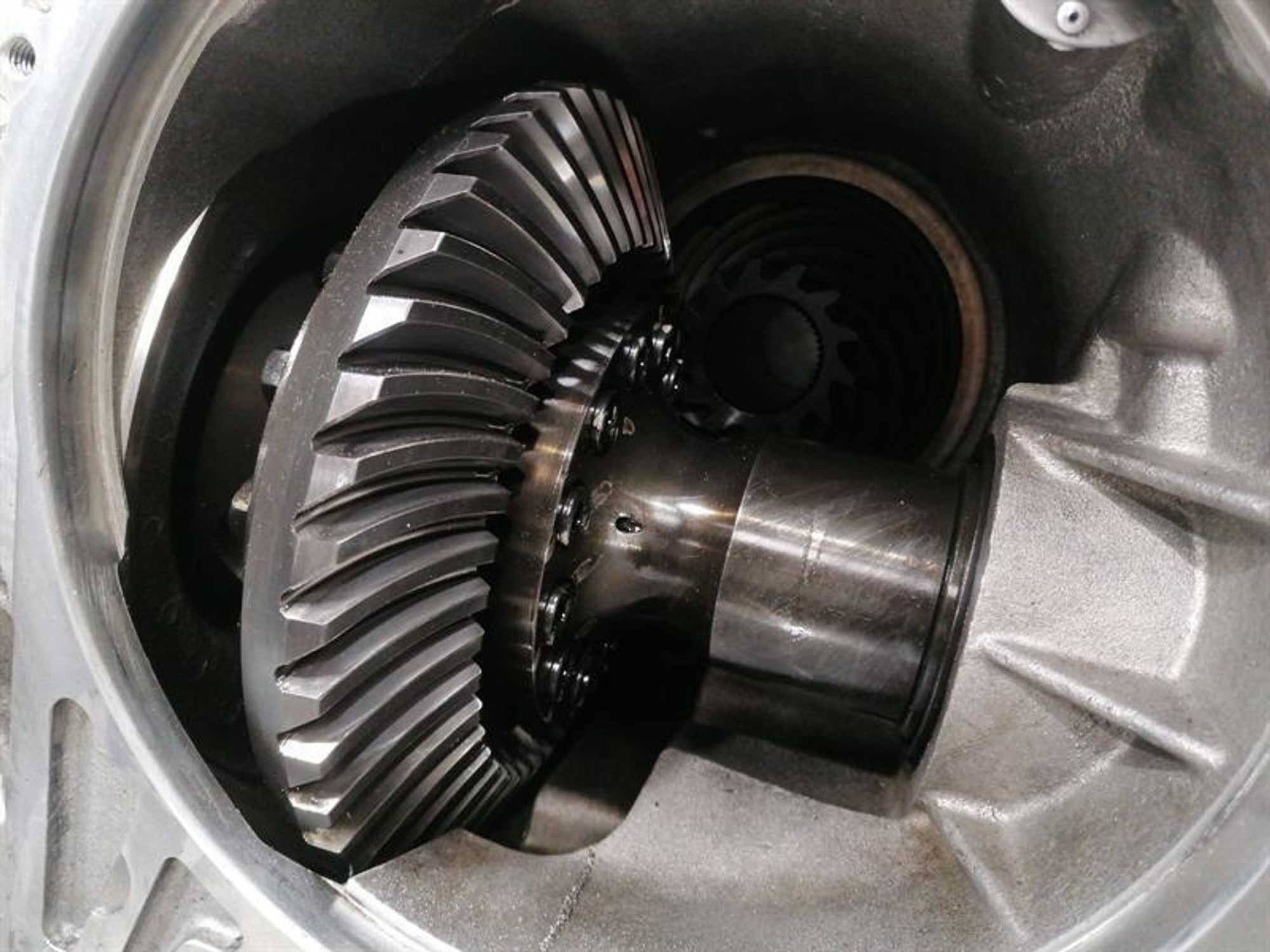 Задний дифференциал Aston Martin DB9 Volante, 640000 рублей, Москва