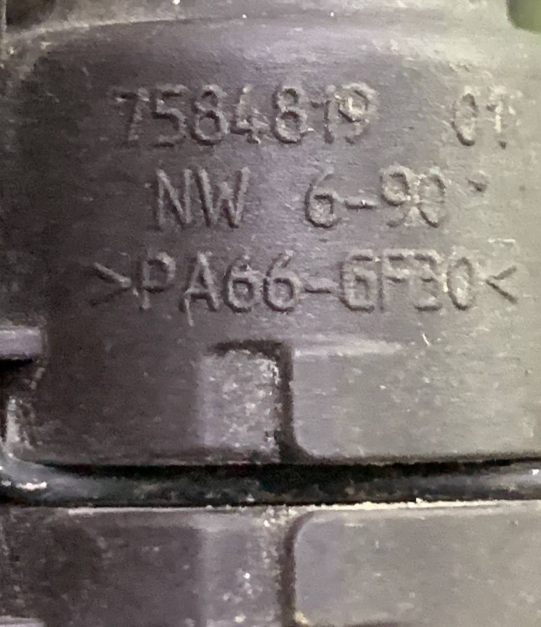 https://ycs.partsauto.market/partsauto-images/thmbs/h353NjtZg3VDP19b5HMt7LlpbQ93/4b6621212fb3bbf59e2b1c13a9d16d6b/11b27875d4a4215b198e6d0c21f7b5dd.jpg