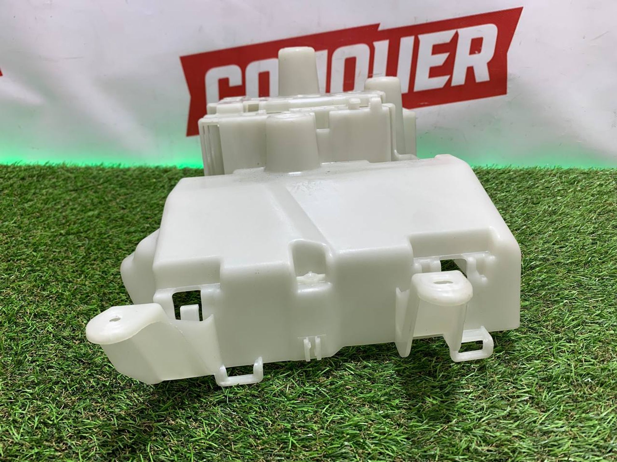 https://ycs.partsauto.market/partsauto-images/thmbs/h353NjtZg3VDP19b5HMt7LlpbQ93/59d01957daaa16a2ed569a321d76a045/18bd98131faffe1d4603aec246f7deba.jpg