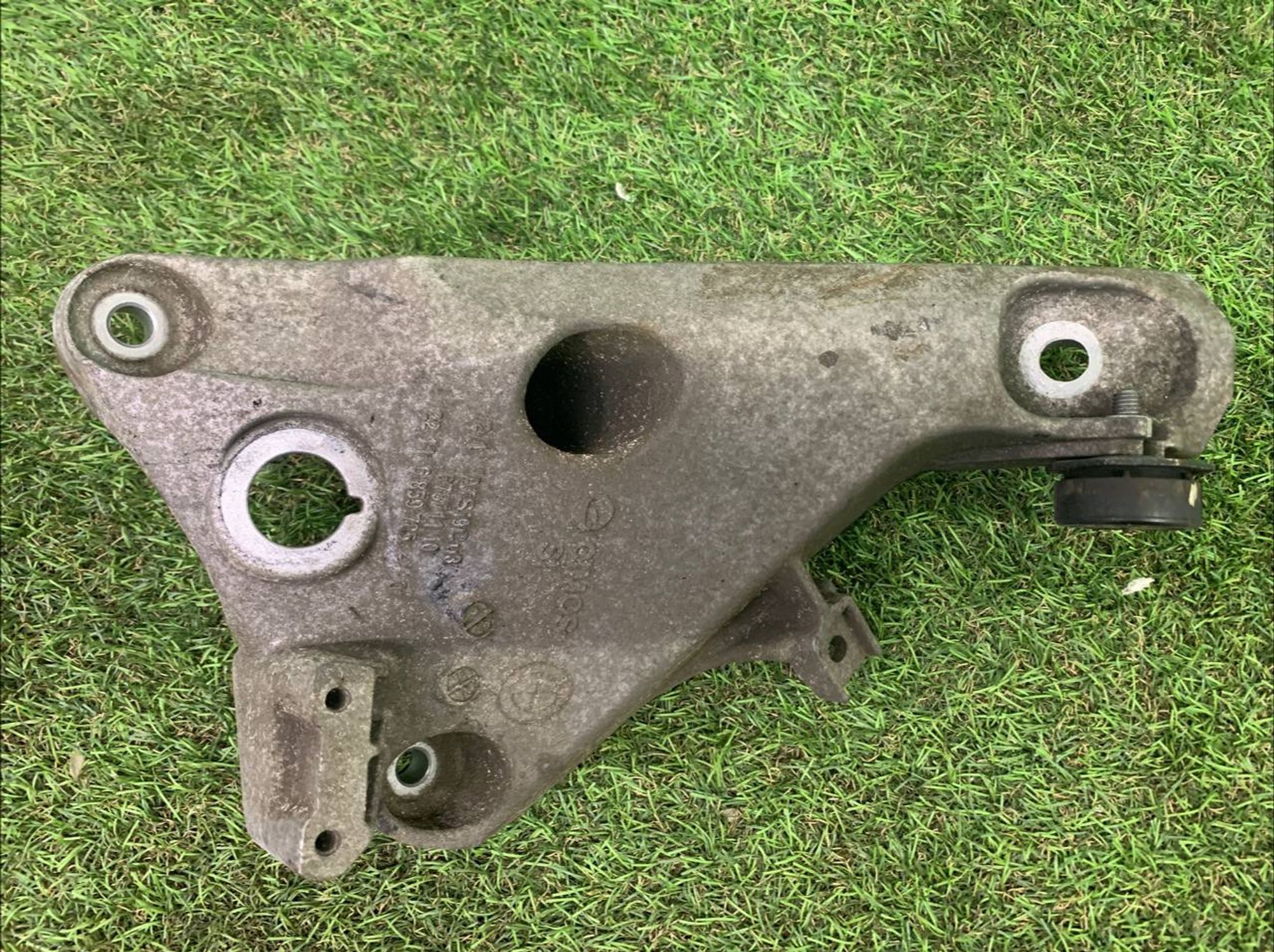 https://ycs.partsauto.market/partsauto-images/thmbs/h353NjtZg3VDP19b5HMt7LlpbQ93/5e538114891c632f67097e439bb1c8cf/95b479d0c8bd26f85cf6632da9807a46.jpg