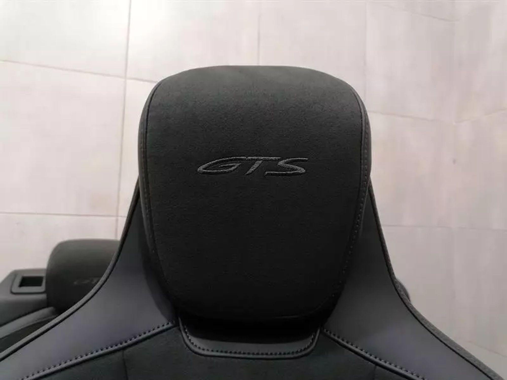 КОМПЛЕКТ СПОРТИВНЫХ СИДЕНИЙ PORSCHE TAYCAN 9J ИЗ АЛЬКАНТАРЫ GTS 18, 560000 рублей, Москва