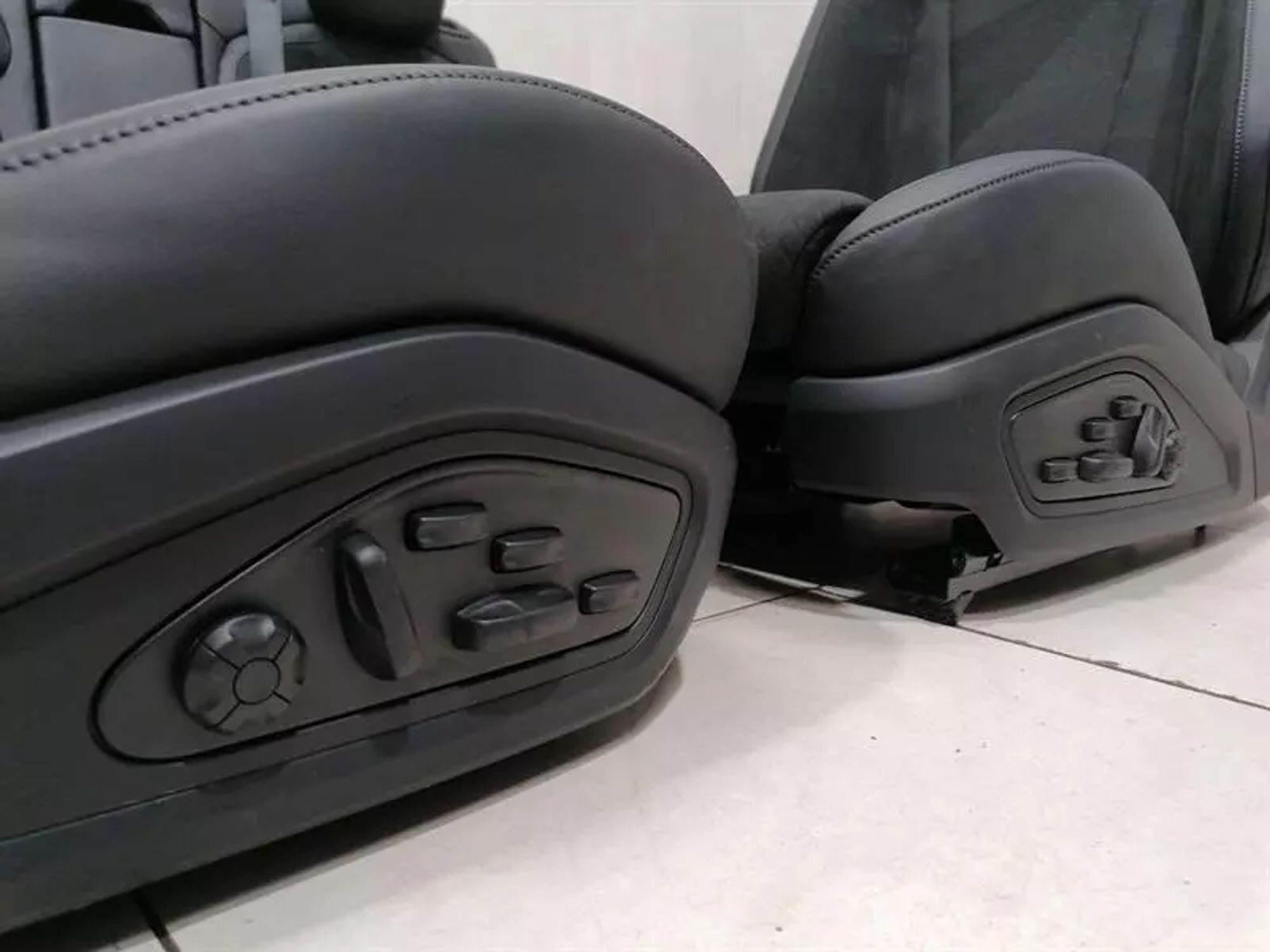 КОМПЛЕКТ СПОРТИВНЫХ СИДЕНИЙ PORSCHE TAYCAN 9J ИЗ АЛЬКАНТАРЫ GTS 18, 560000 рублей, Москва