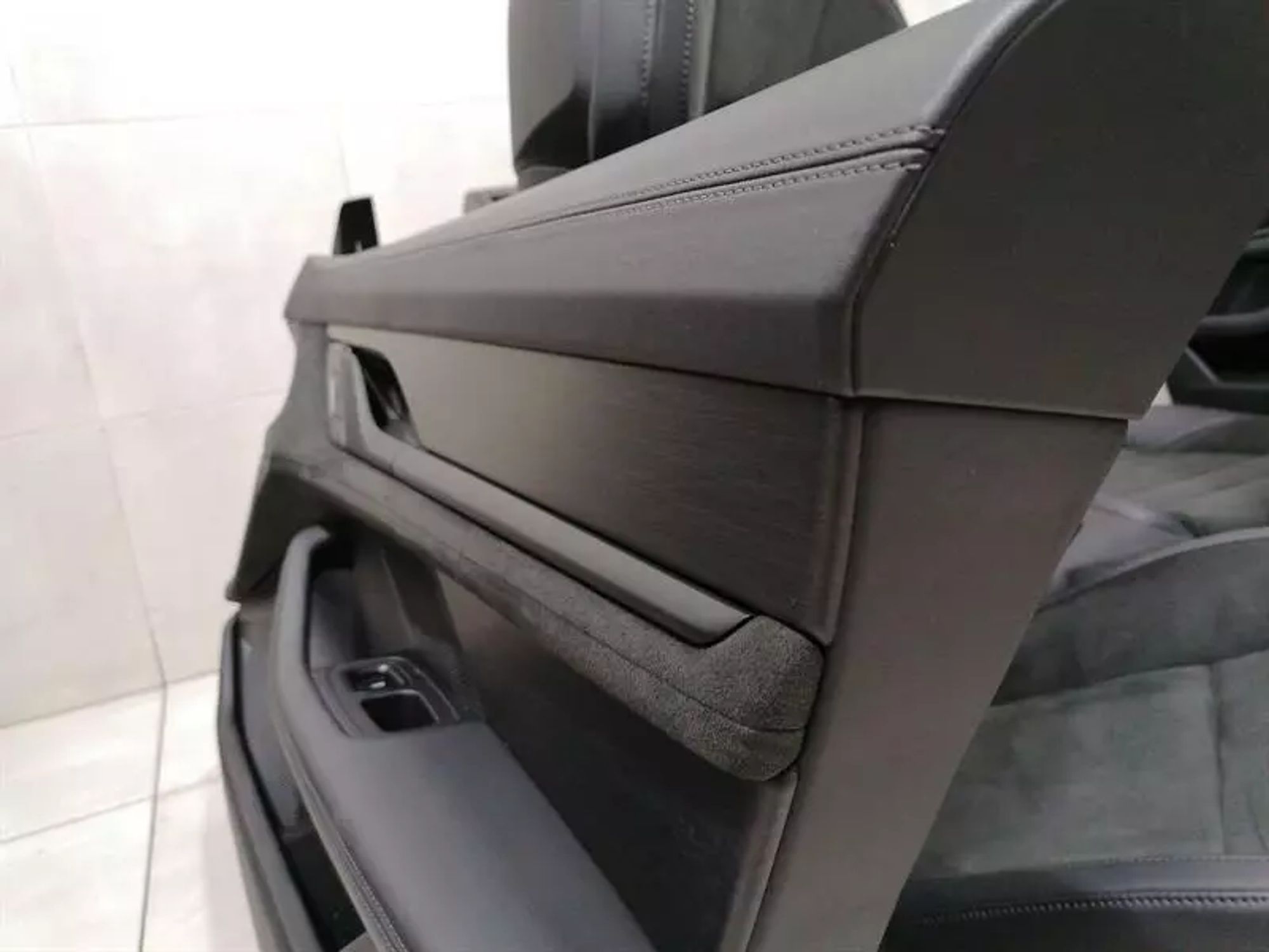 КОМПЛЕКТ СПОРТИВНЫХ СИДЕНИЙ PORSCHE TAYCAN 9J ИЗ АЛЬКАНТАРЫ GTS 18, 560000 рублей, Москва