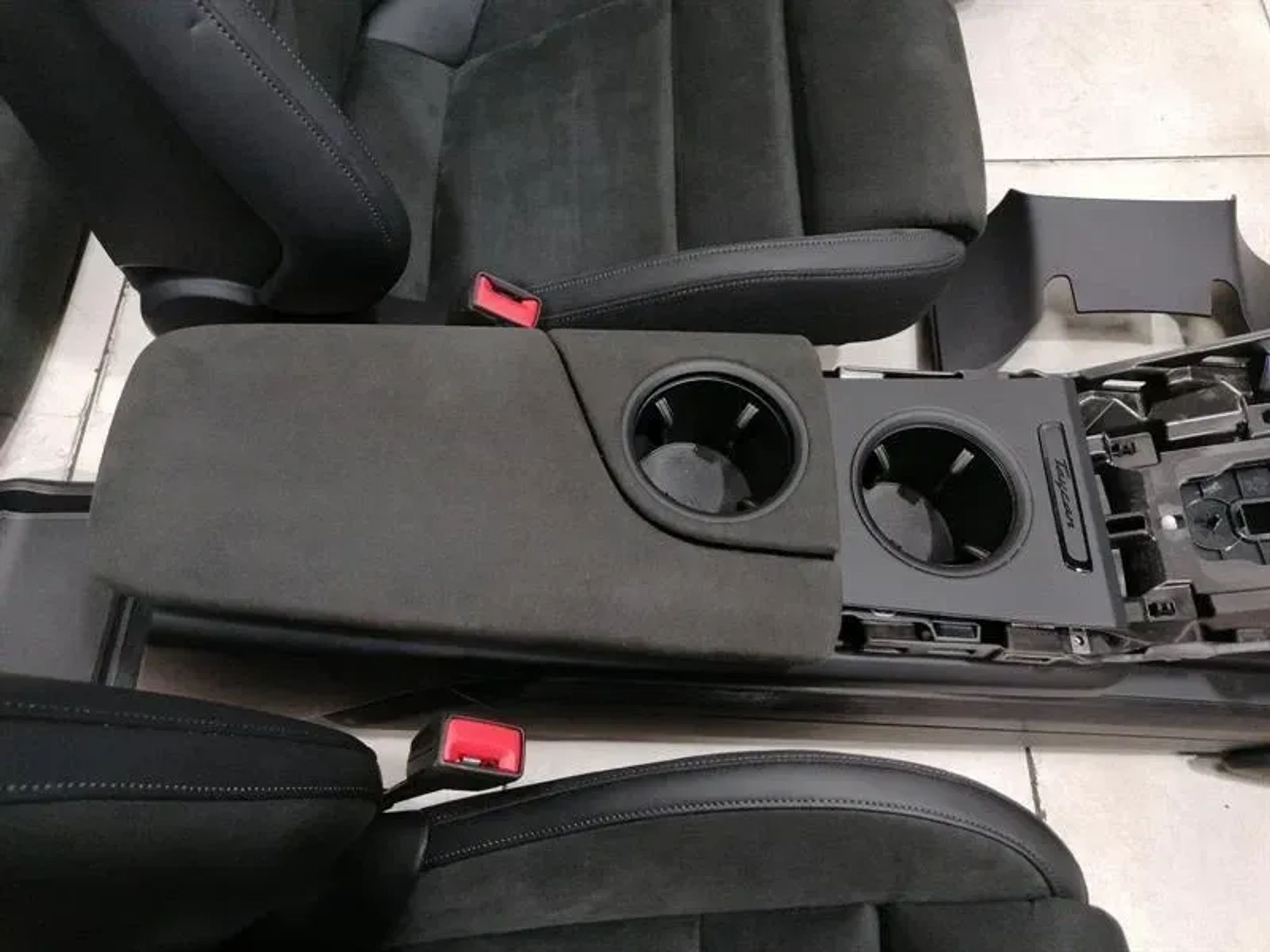 КОМПЛЕКТ СПОРТИВНЫХ СИДЕНИЙ PORSCHE TAYCAN 9J ИЗ АЛЬКАНТАРЫ GTS 18, 560000 рублей, Москва