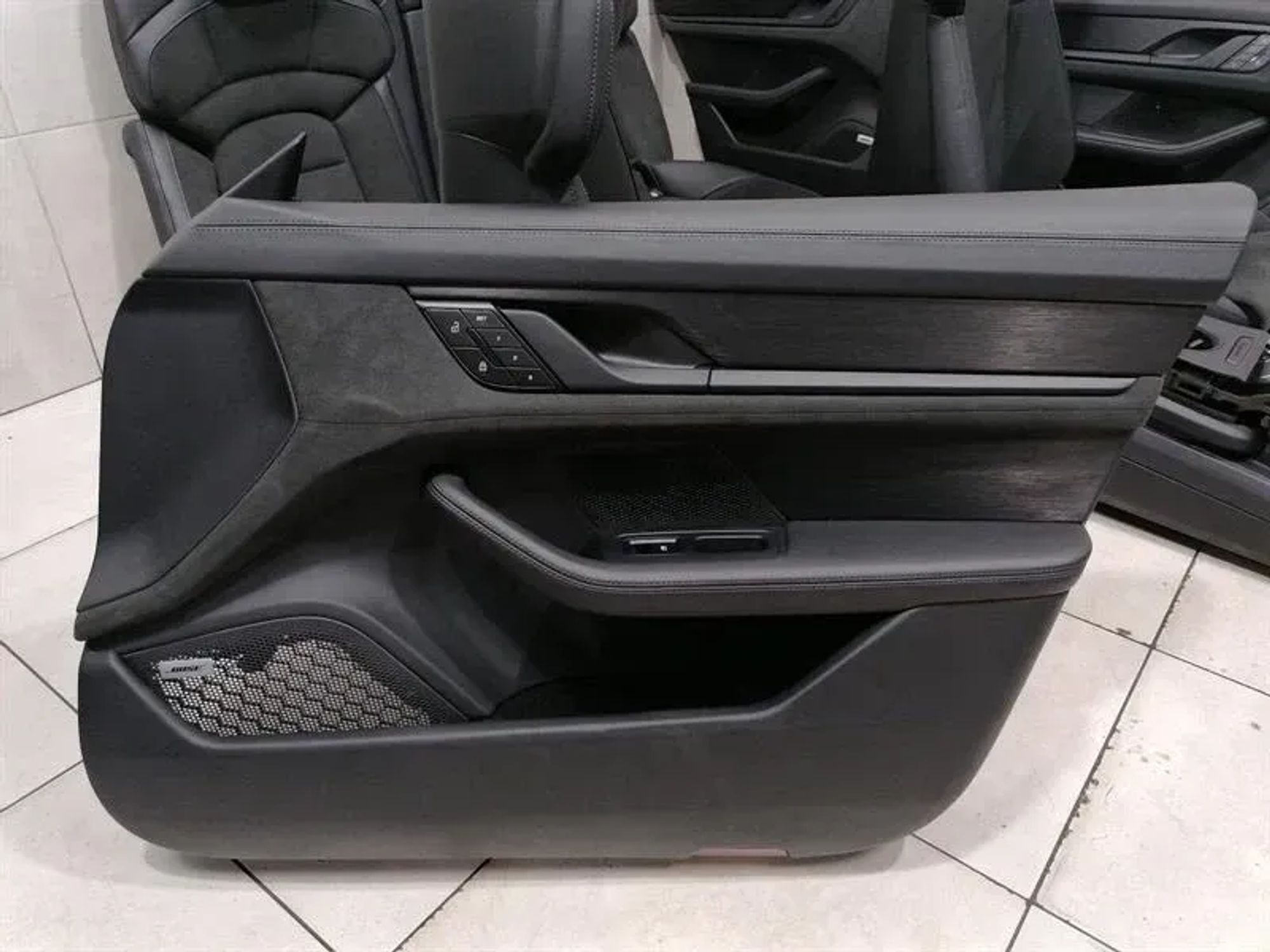 КОМПЛЕКТ СПОРТИВНЫХ СИДЕНИЙ PORSCHE TAYCAN 9J ИЗ АЛЬКАНТАРЫ GTS 18, 560000 рублей, Москва