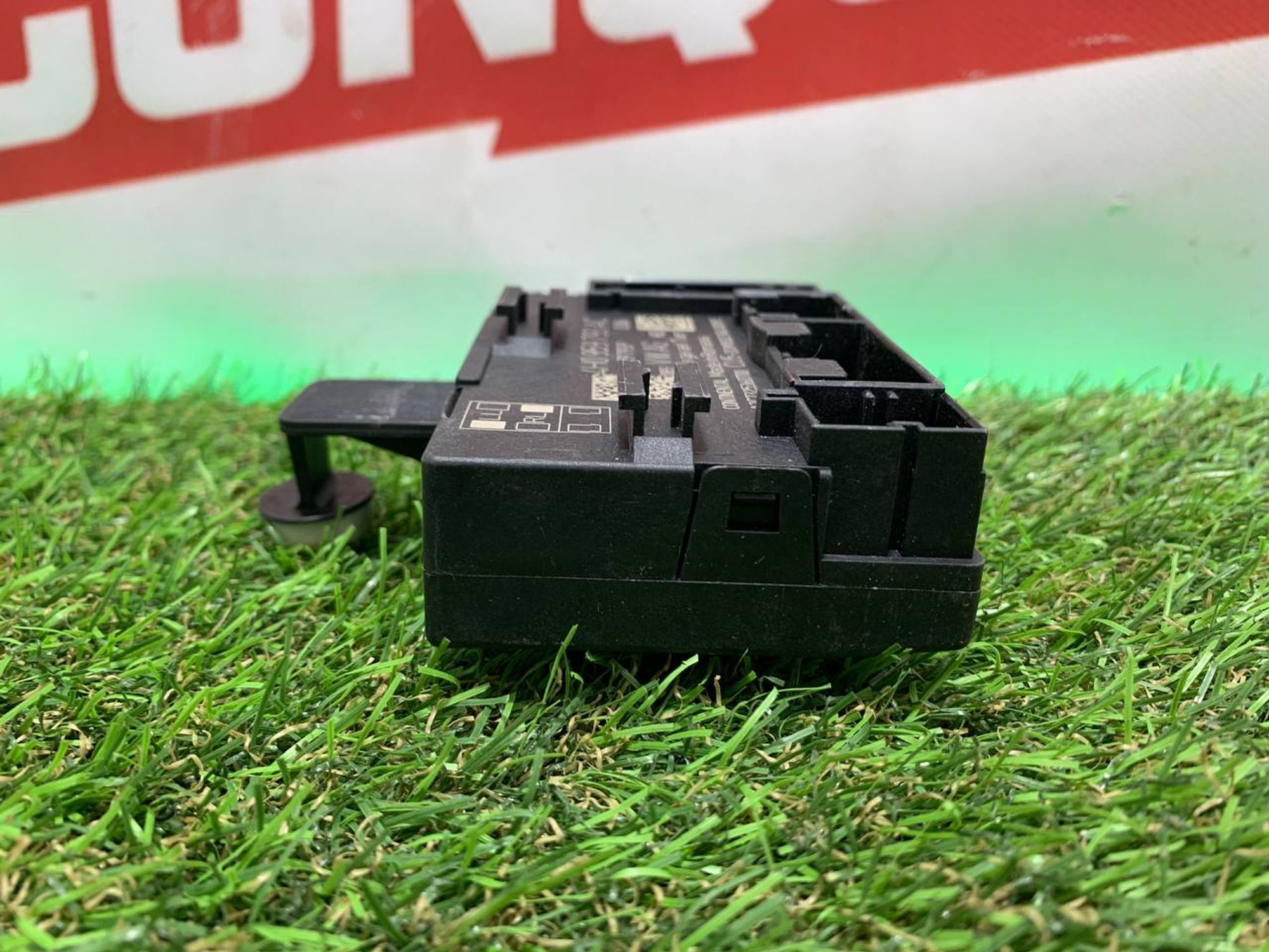https://ycs.partsauto.market/partsauto-images/thmbs/h353NjtZg3VDP19b5HMt7LlpbQ93/6e8773fed63afd4c977f545172a32039/7e0896971aefee223ce7a3f257925862.jpg