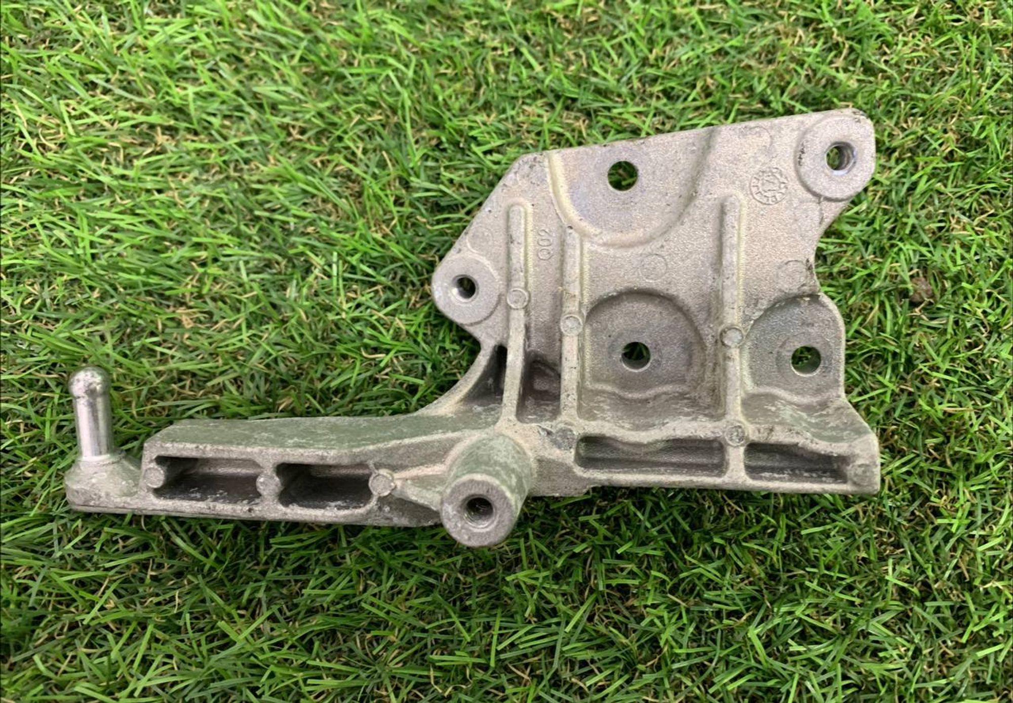 Кронштейн крепления фильтра Мерседес OM651, 2000 рублей, Москва