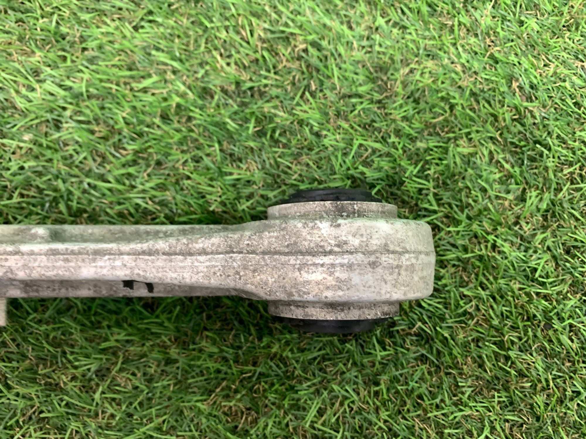 https://ycs.partsauto.market/partsauto-images/thmbs/h353NjtZg3VDP19b5HMt7LlpbQ93/78284fe0de2e9d73df25b6cfb6b89c95/26dd583d15fba41e65ec66ba8755ccb8.jpg